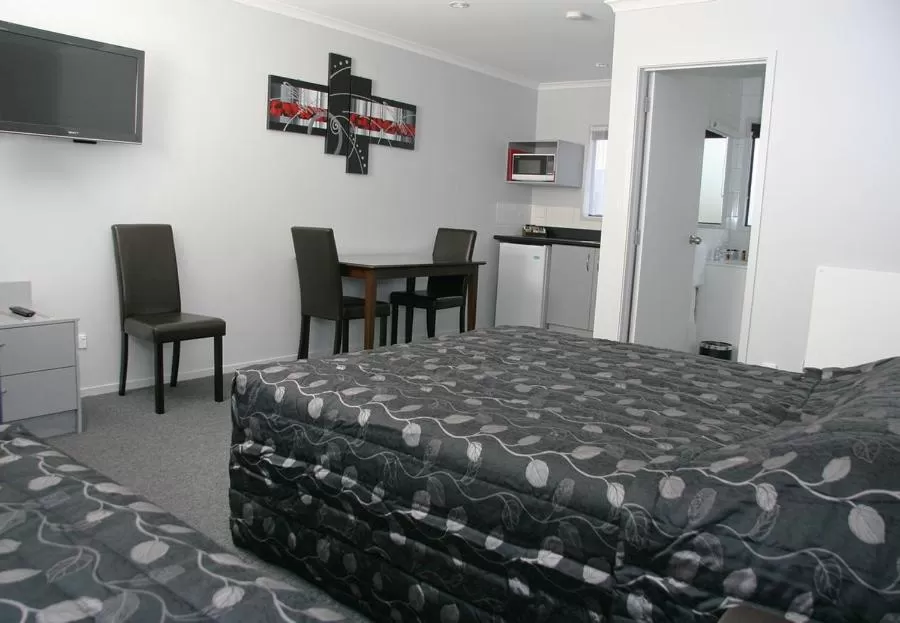 Bed in Eastland Pacific Motel