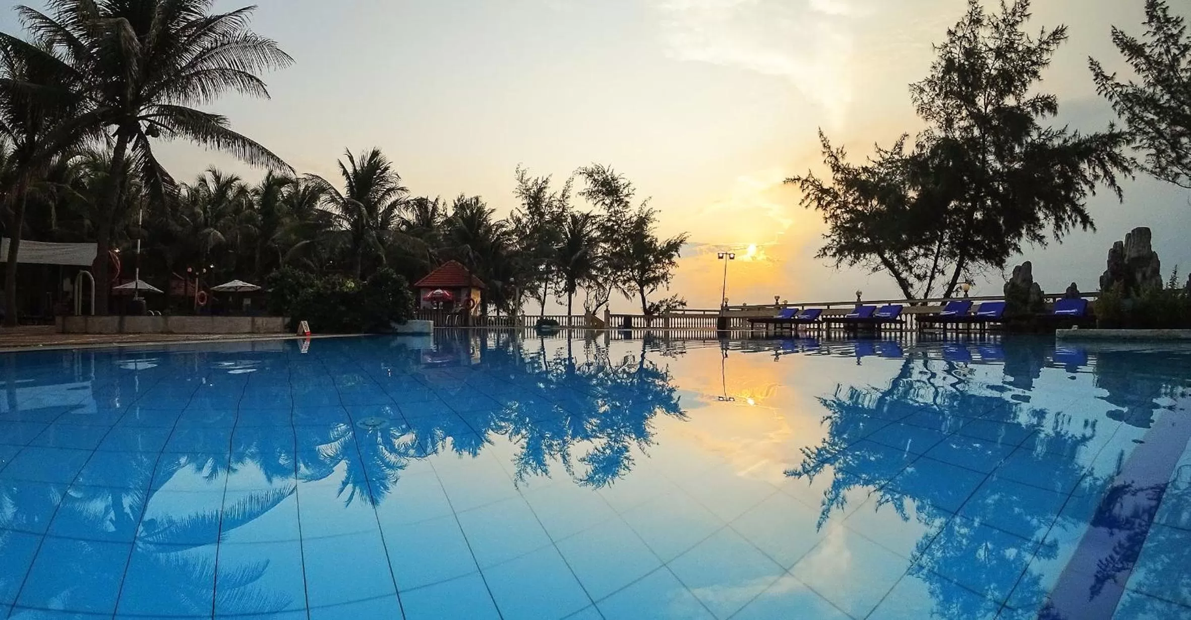 Swimming pool in Golden Coast Resort & Spa