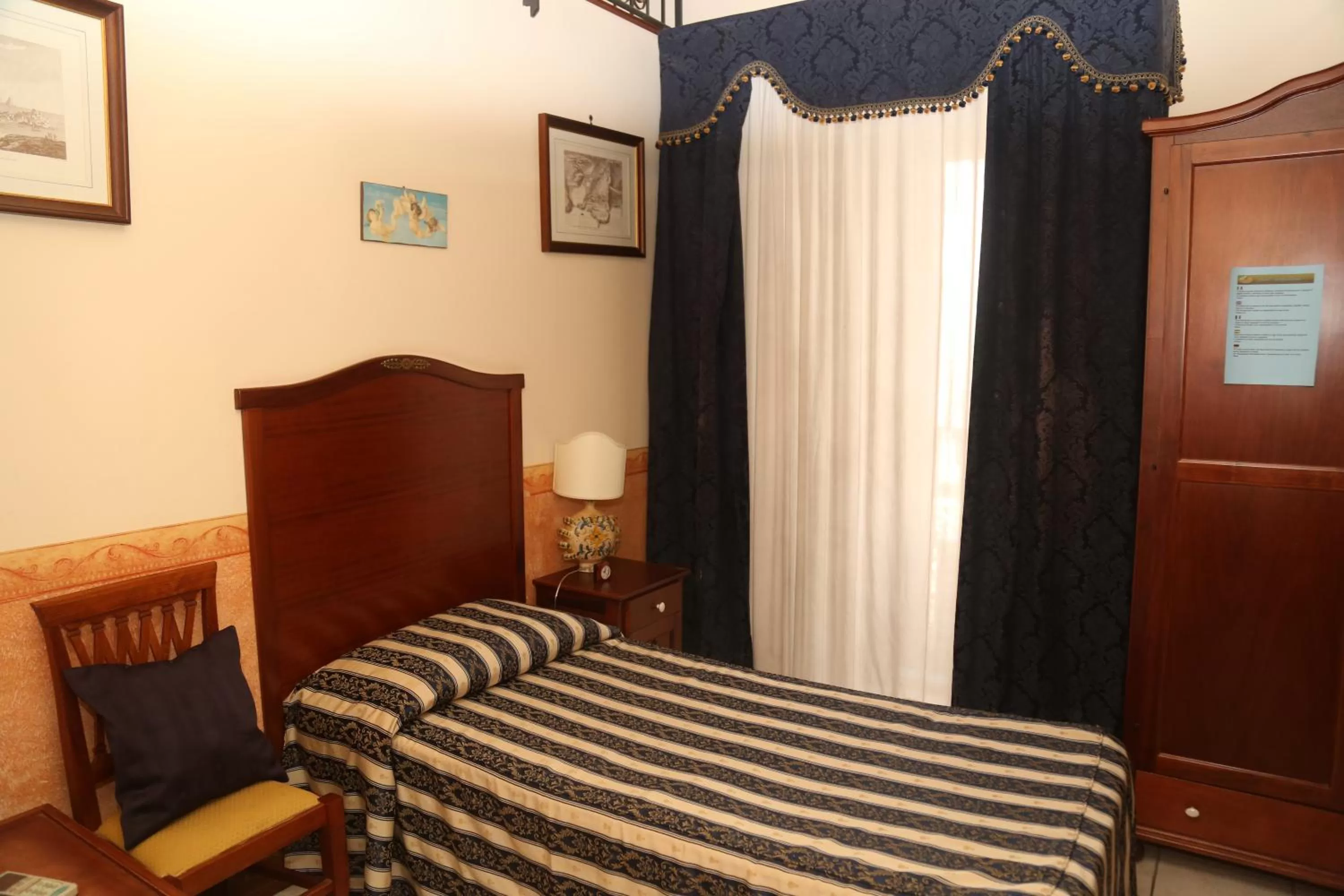 Bed in Hotel Sangiuliano 132 centro storico Catania