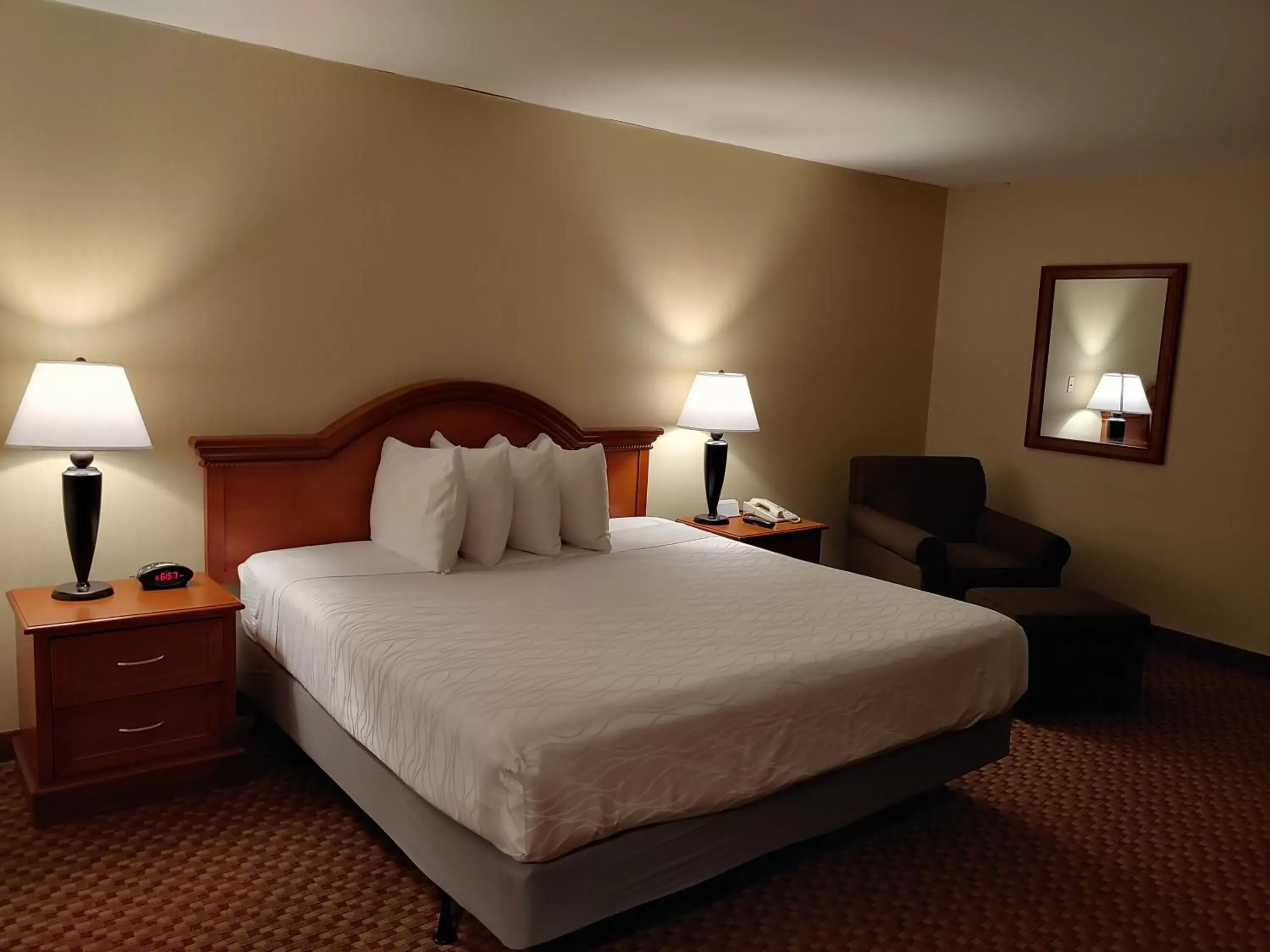 Deluxe King in SureStay Plus Hotel by Best Western Reno Airport Deluxe King in SureStay Plus Hotel by Best Western Reno Airport