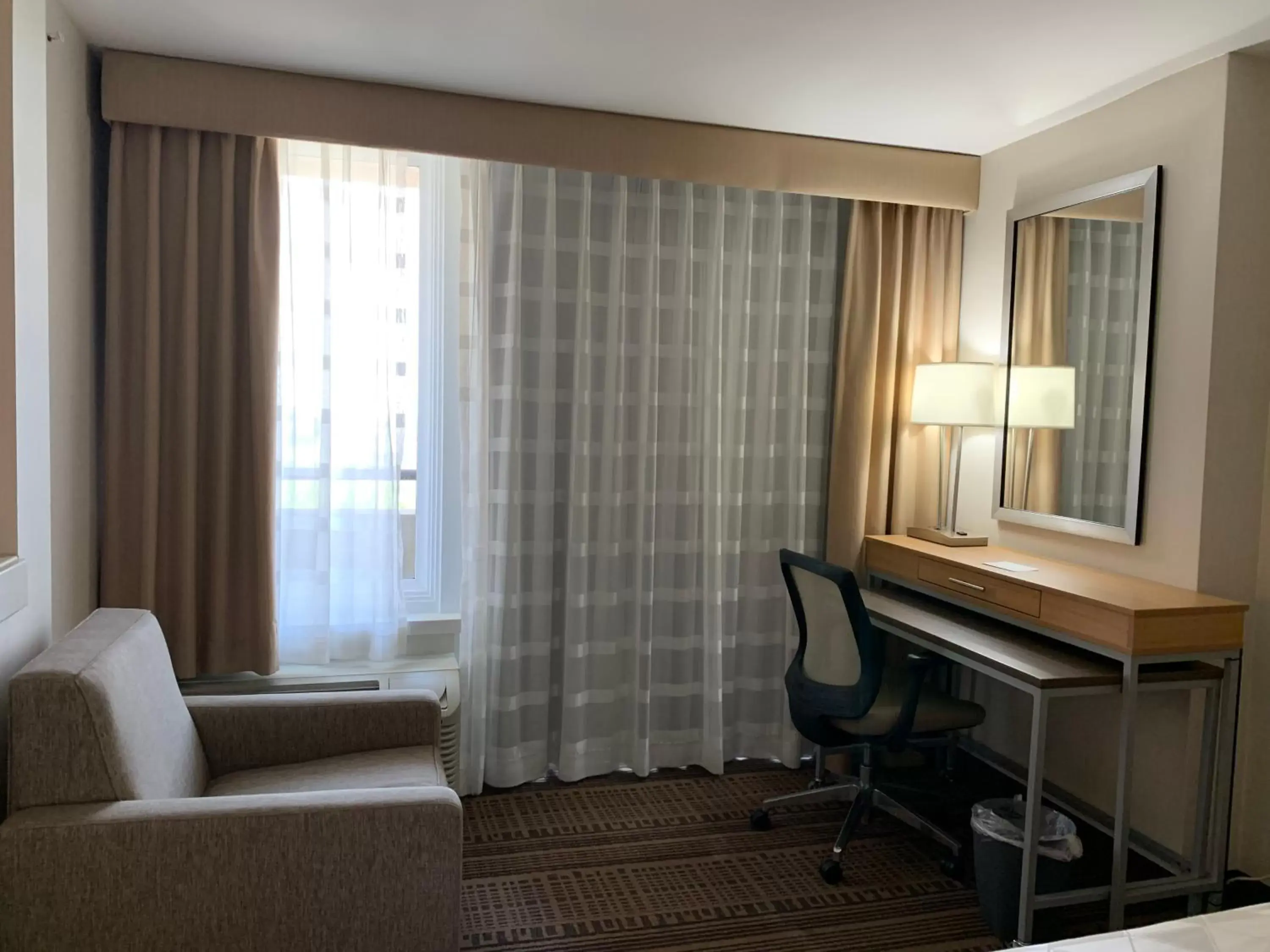 Photo of the whole room, Seating Area in Holiday Inn Diamond Bar - Pomona, an IHG Hotel