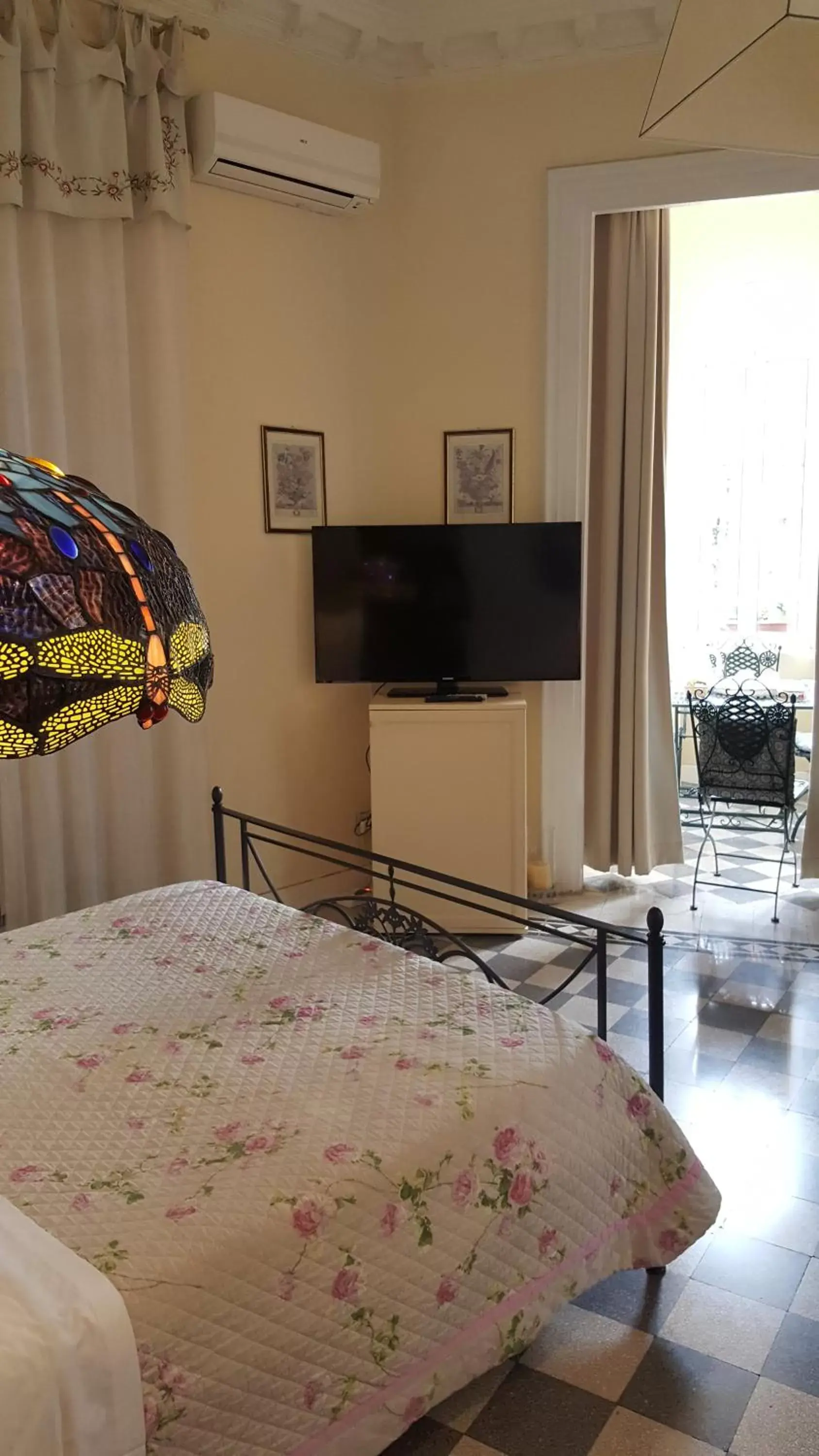 Bed, TV/Entertainment Center in Paola A Trastevere
