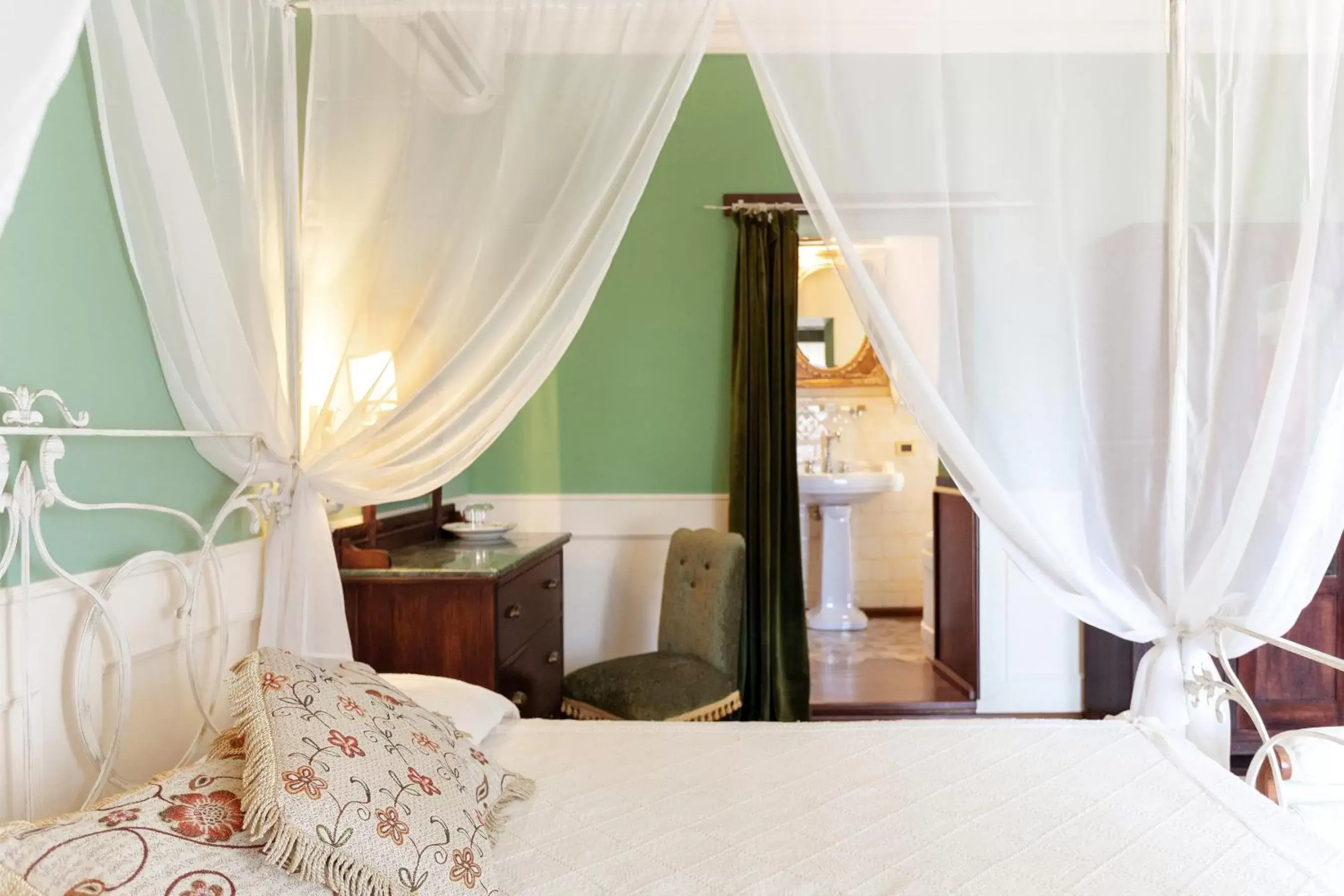 Junior Suite - single occupancy in Relais Briuccia e Ristorante Capitolo Primo Junior Suite - single occupancy in Relais Briuccia e Ristorante Capitolo Primo