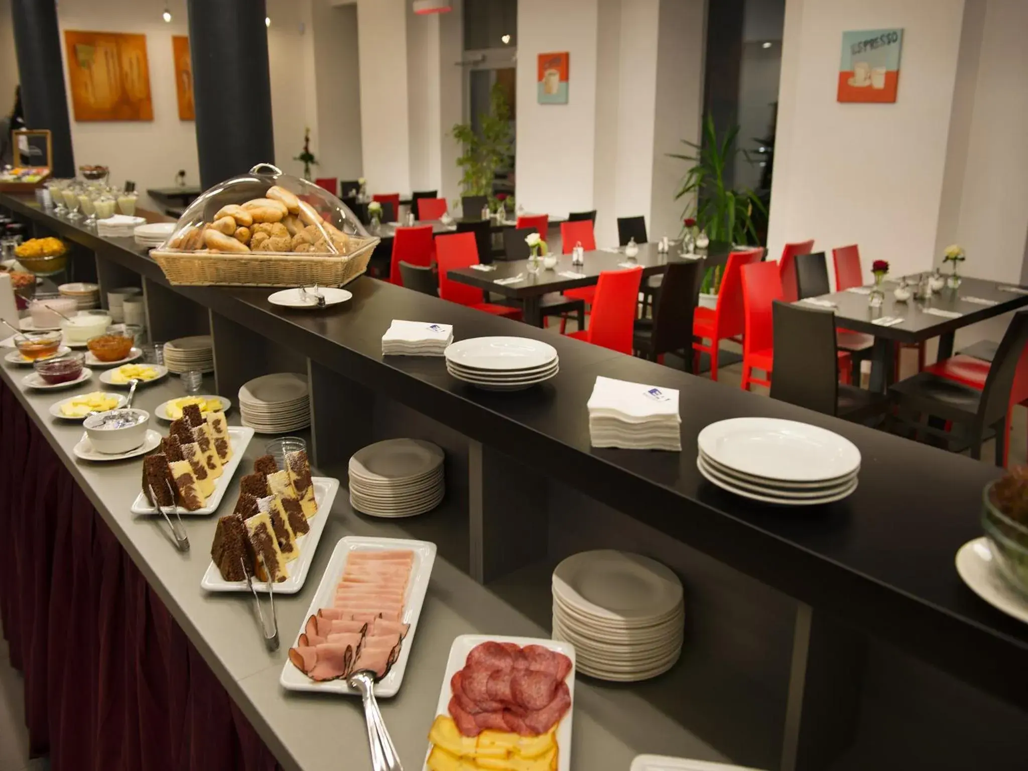 Buffet breakfast, Restaurant/Places to Eat in EA Business Hotel Jihlava