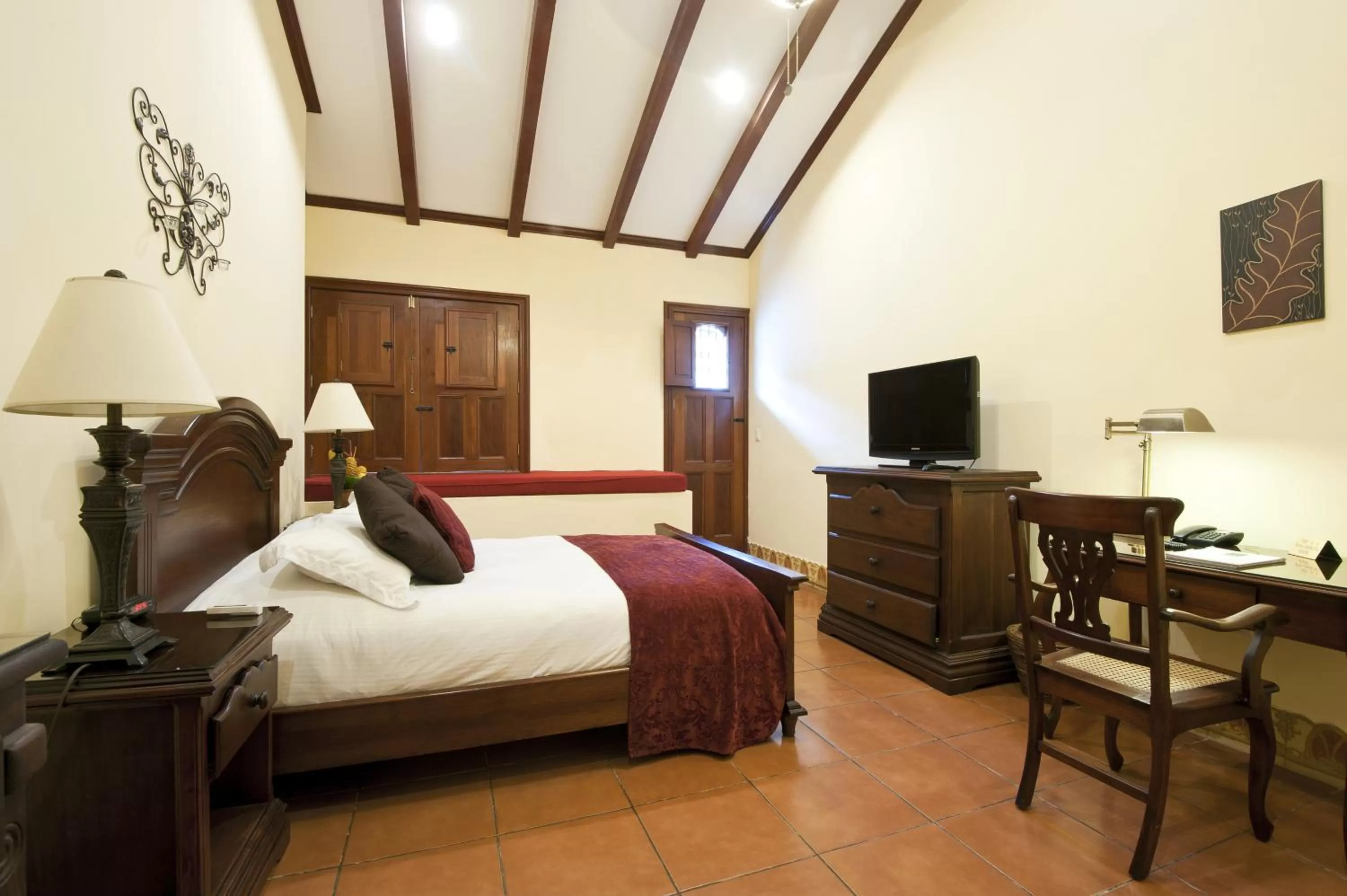 Queen Room in Hotel Plaza Colon - Granada Nicaragua