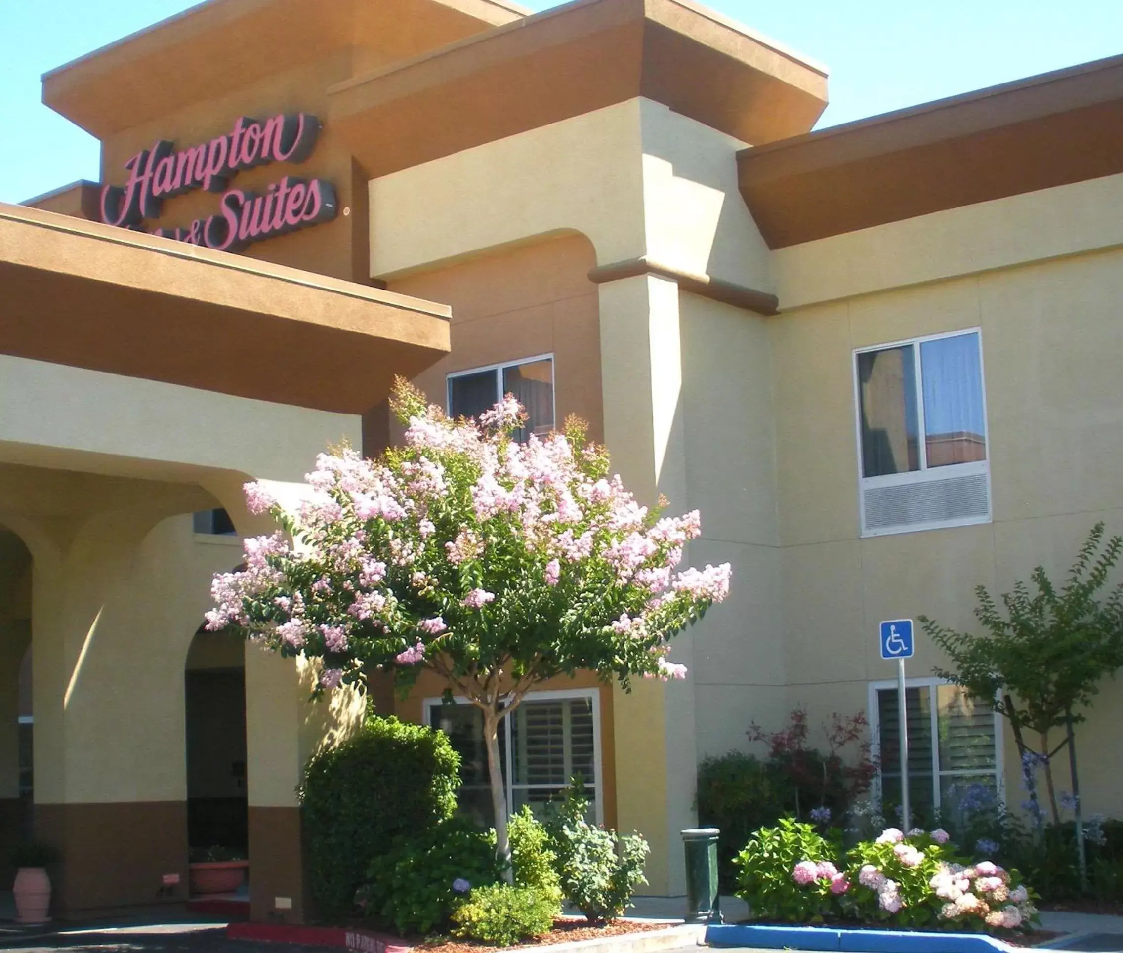 Property Building in Hampton Inn & Suites Sacramento-Auburn Boulevard