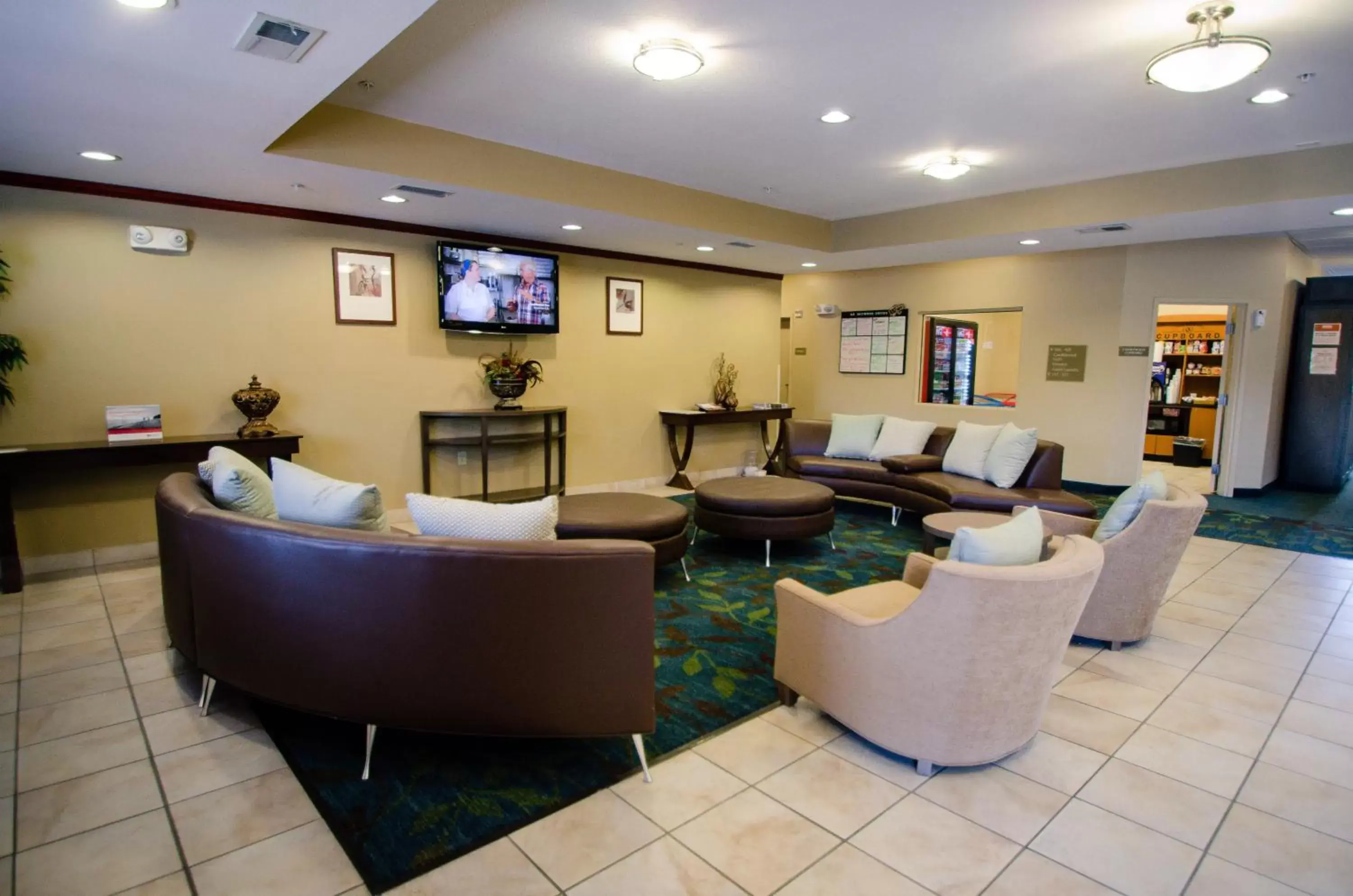 Property building, Lobby/Reception in Candlewood Suites Temple, an IHG Hotel