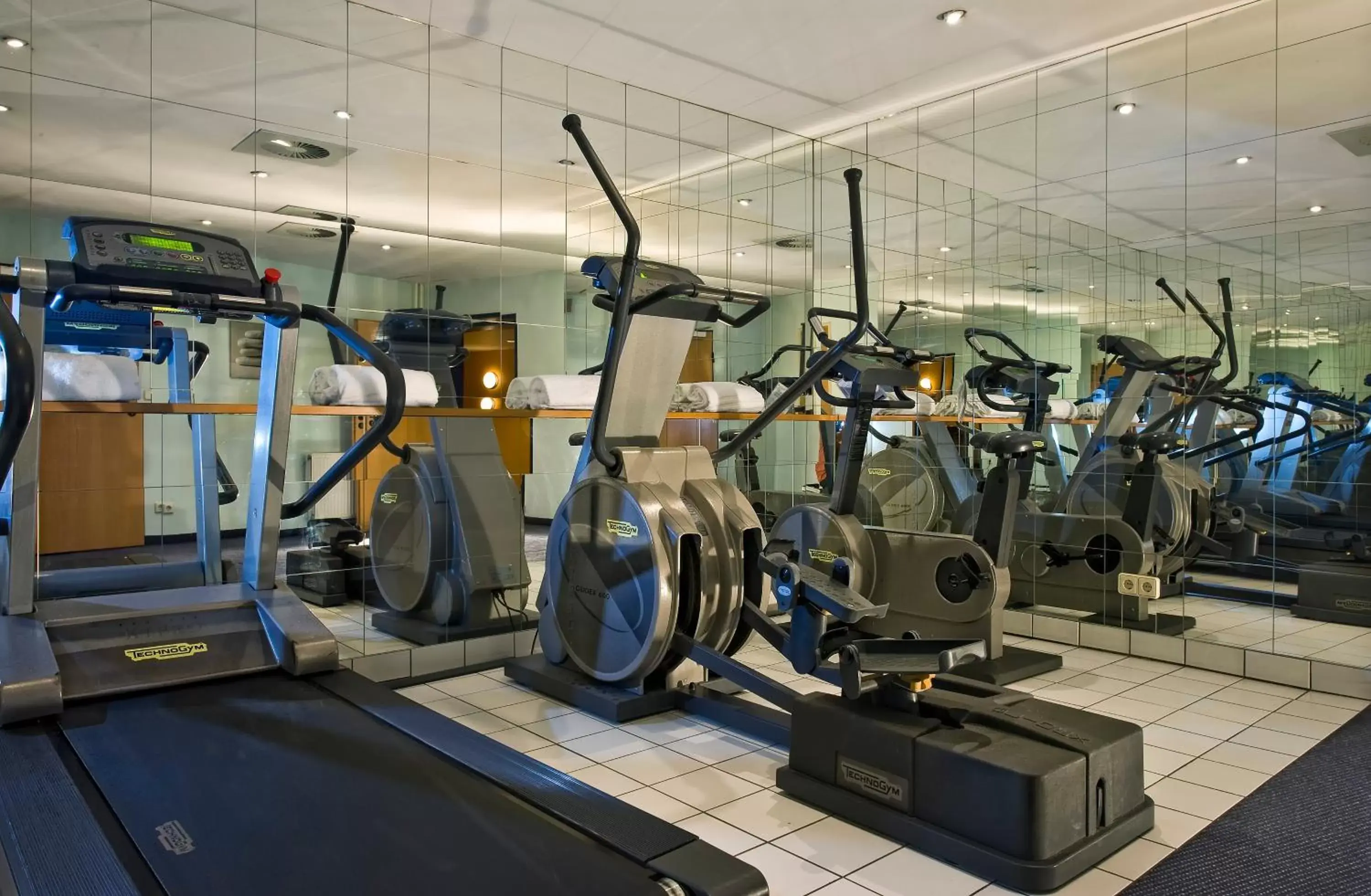Fitness centre/facilities, Fitness Center/Facilities in Wyndham Hannover Atrium