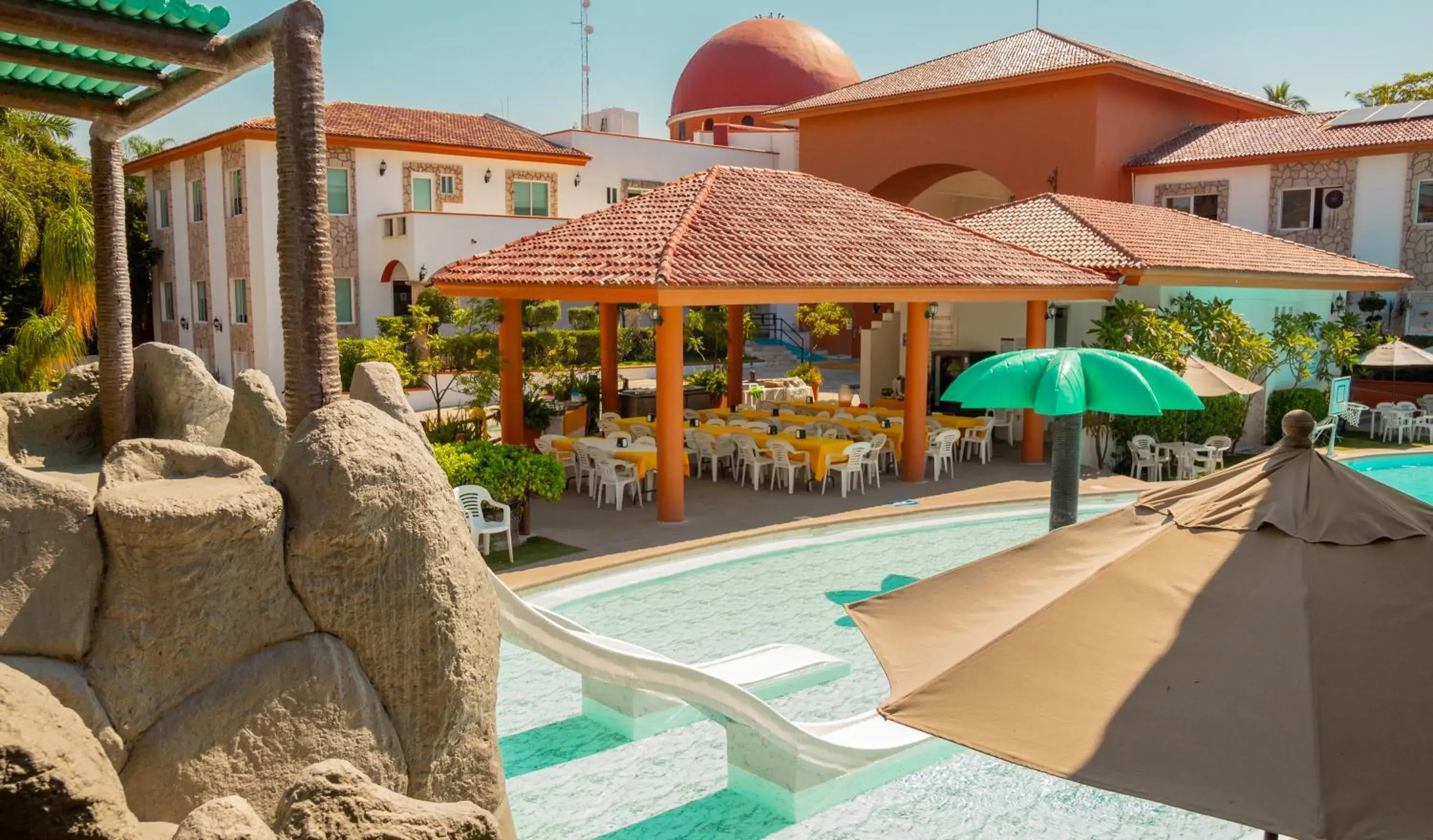 Day, Swimming Pool in María Isabel Colima