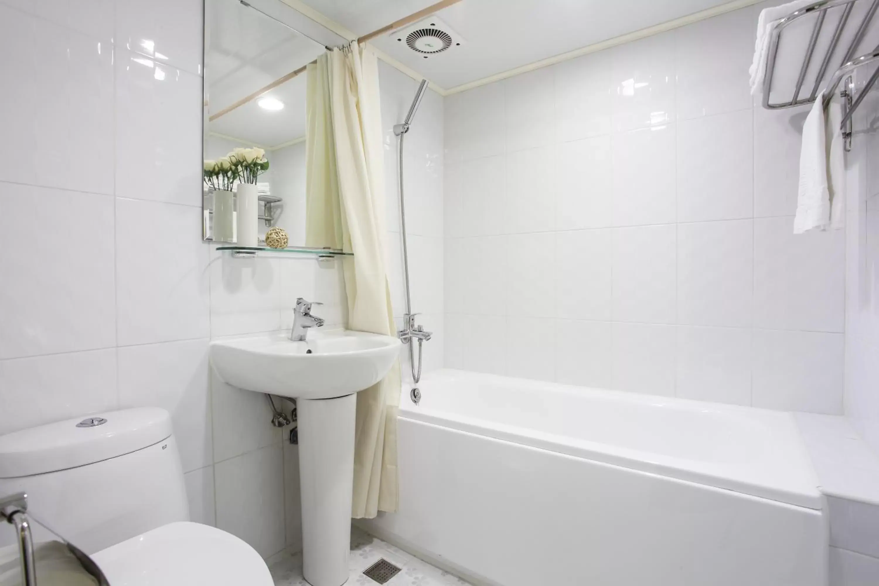 Bathroom in Ful Won Hotel Bathroom in Ful Won Hotel