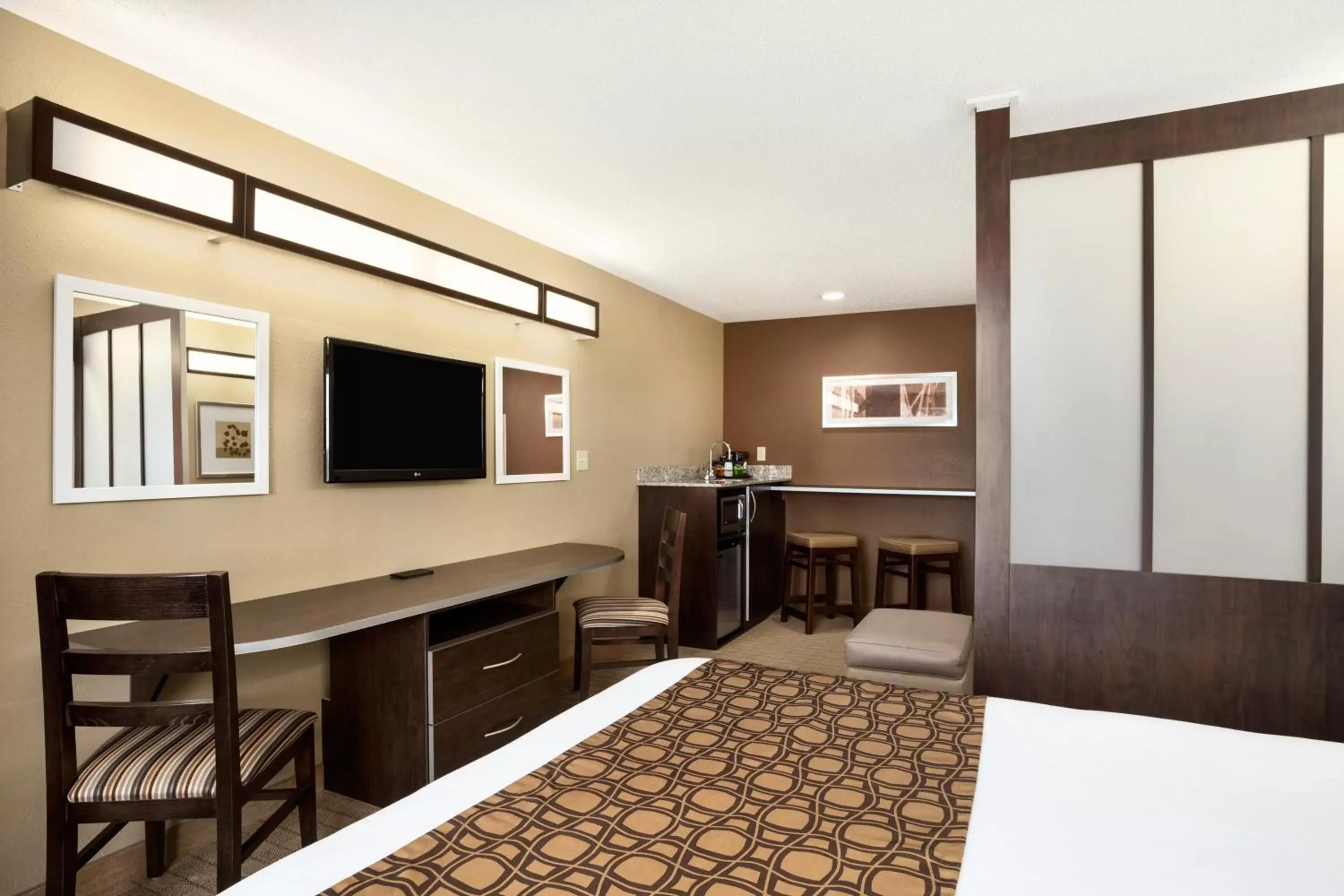 Photo of the whole room, TV/Entertainment Center in Microtel Inn & Suites by Wyndham Cambridge