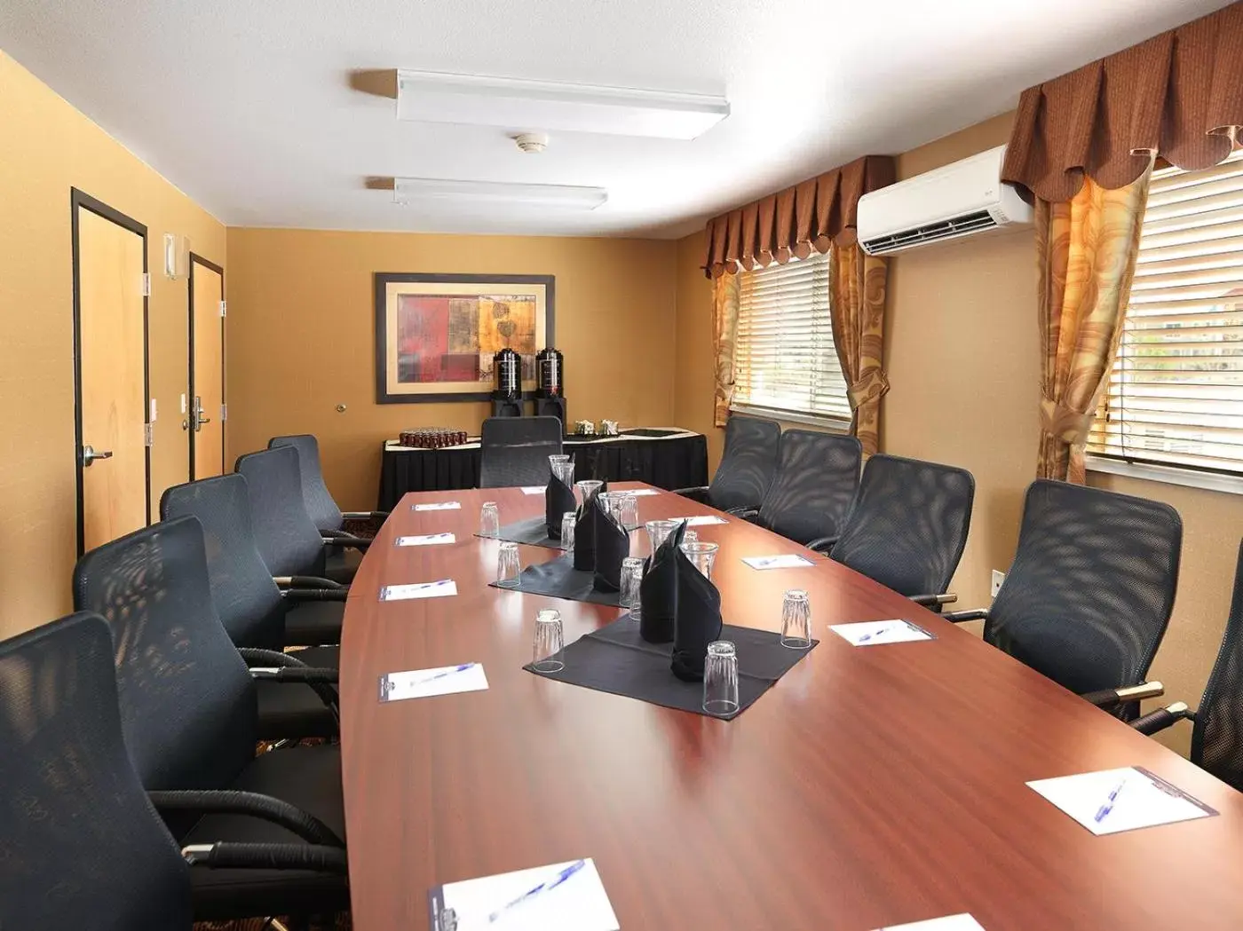 Meeting/conference room in Crystal Inn Hotel & Suites - West Valley City