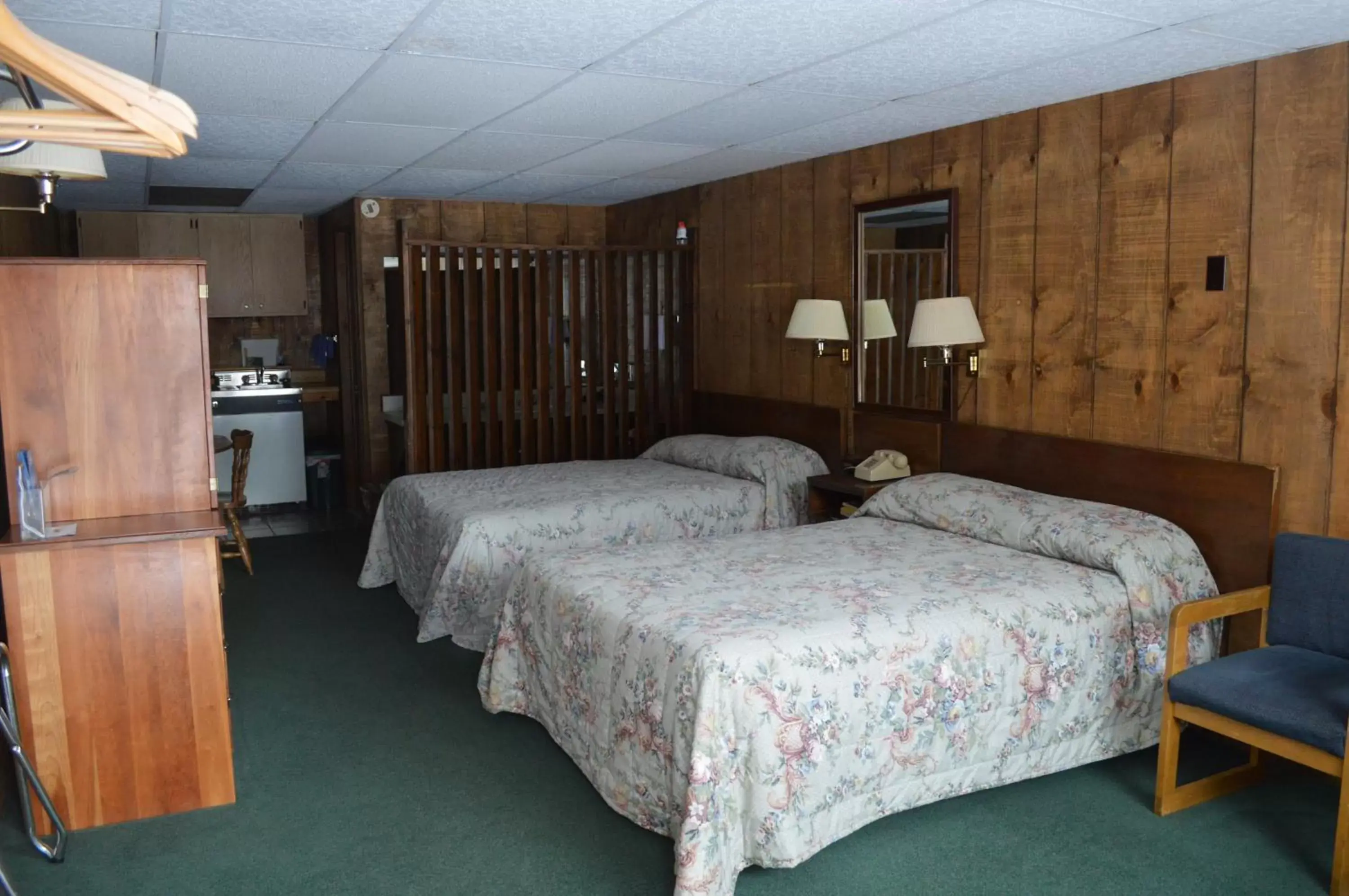 Bedroom, Bed in Maple Leaf Inn Lake Placid