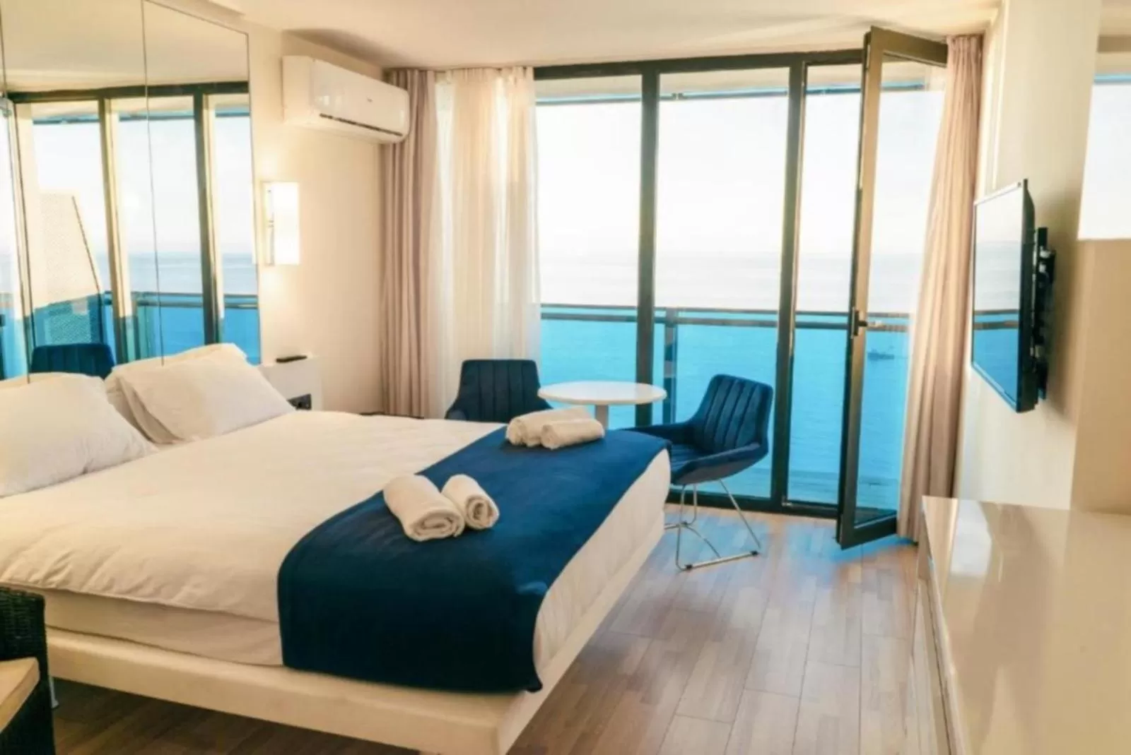 Communal lounge/ TV room, Sea View in Luxury Sea View Aparthotel In Orbi City Batumi