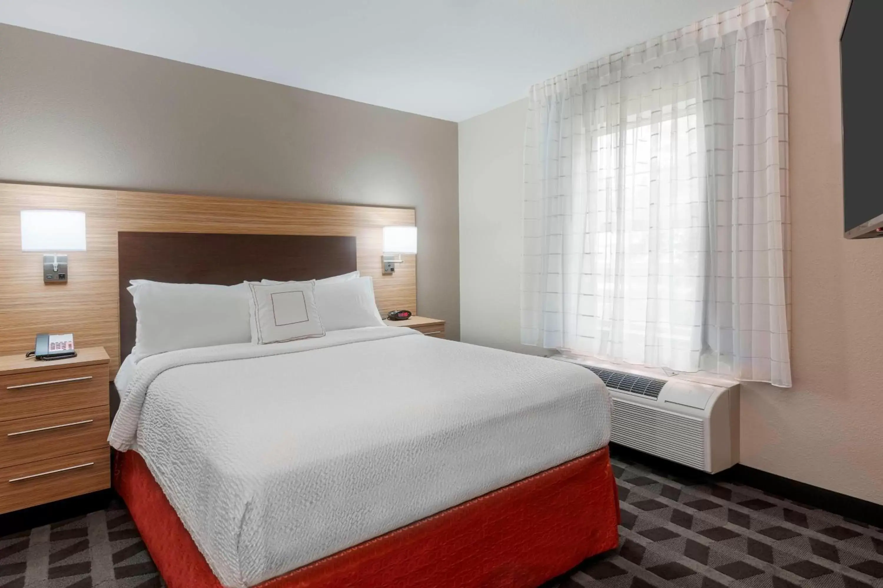 Bedroom, Bed in TownePlace Suites Savannah Midtown
