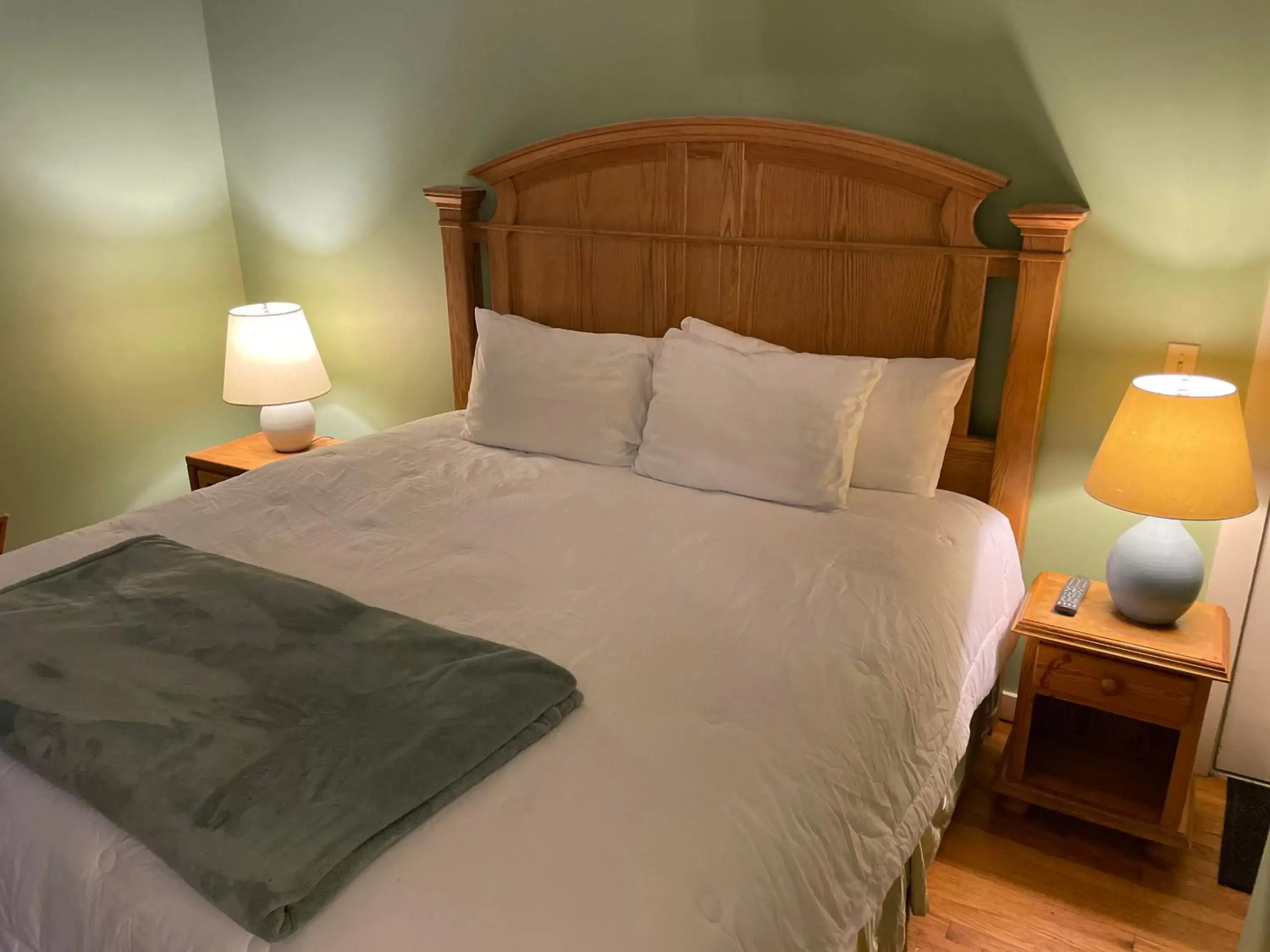 Bed in Smugglers Notch Inn