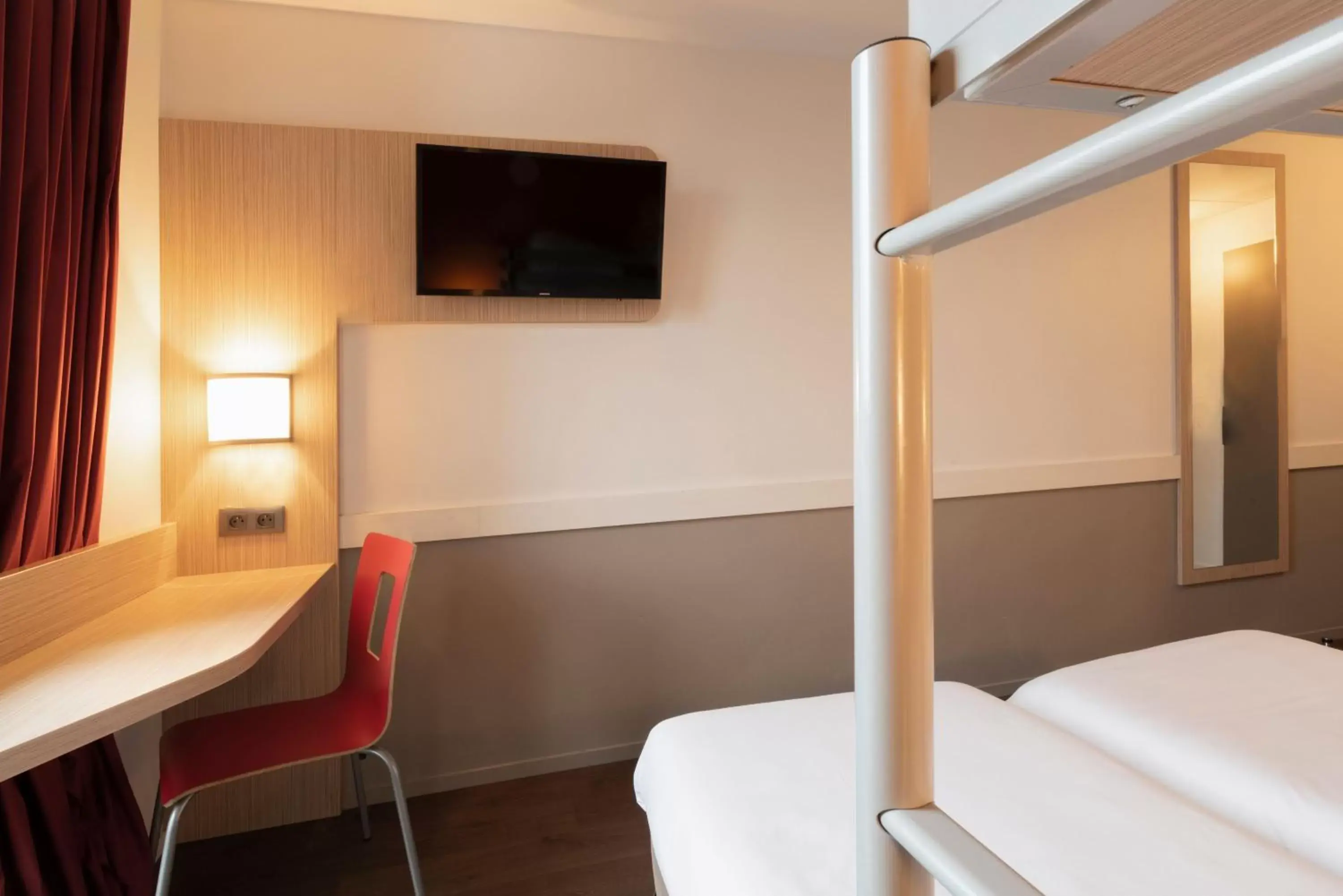 Bedroom, TV/Entertainment Center in Premiere Classe Le Havre Centre-LES DOCKS