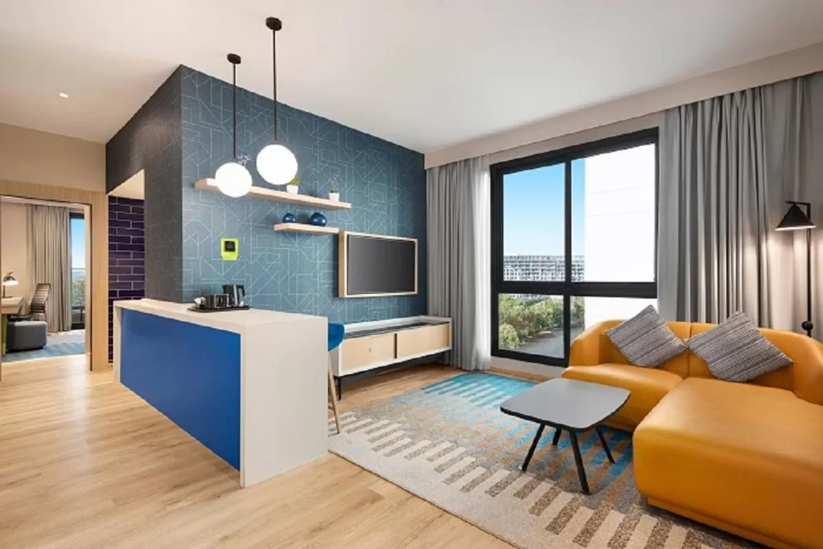 Living room, Bed in La Quinta by Wyndham Dubai Jumeirah