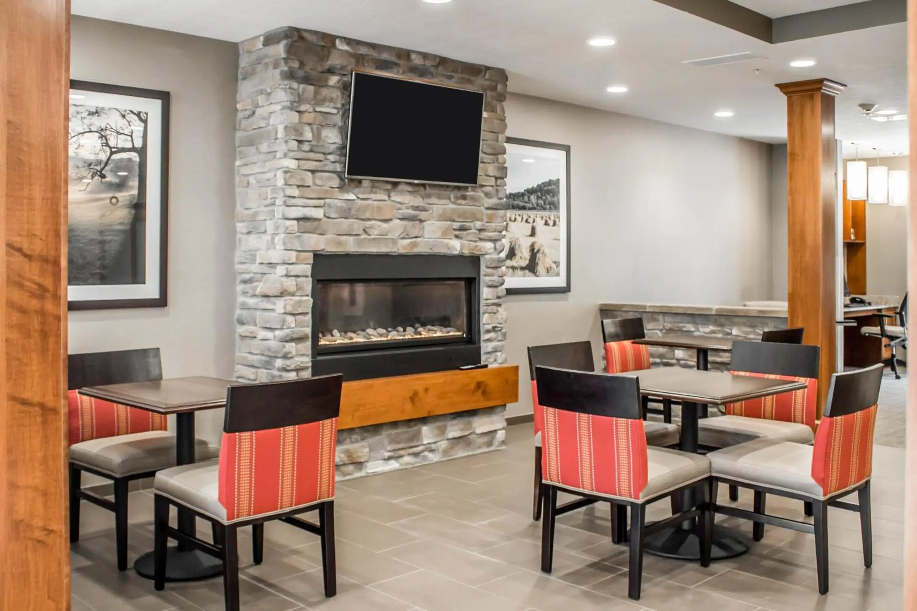 Dining area, Restaurant/Places to Eat in Comfort Suites Hartville-North Canton