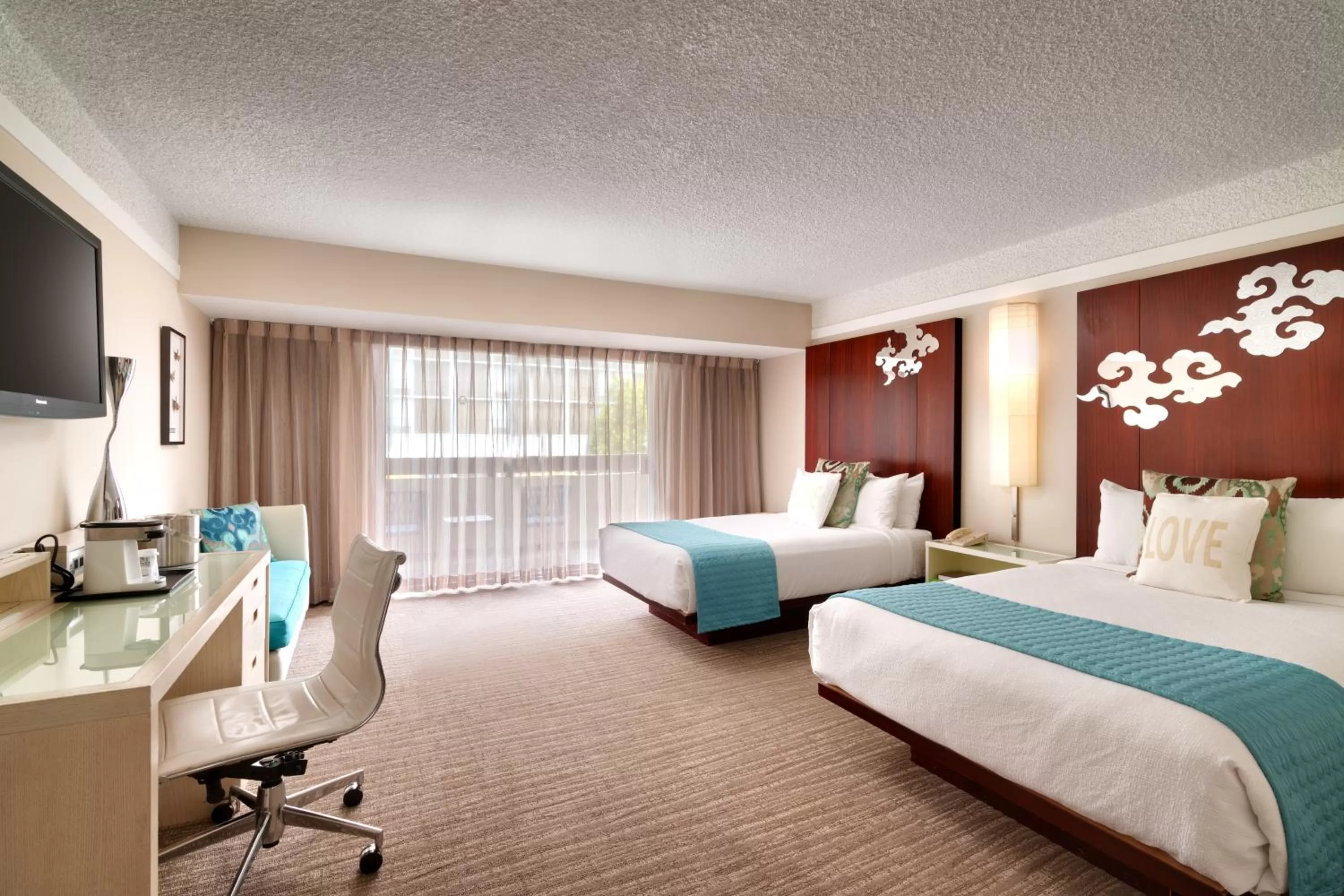 Bed in Atrium Hotel Orange County