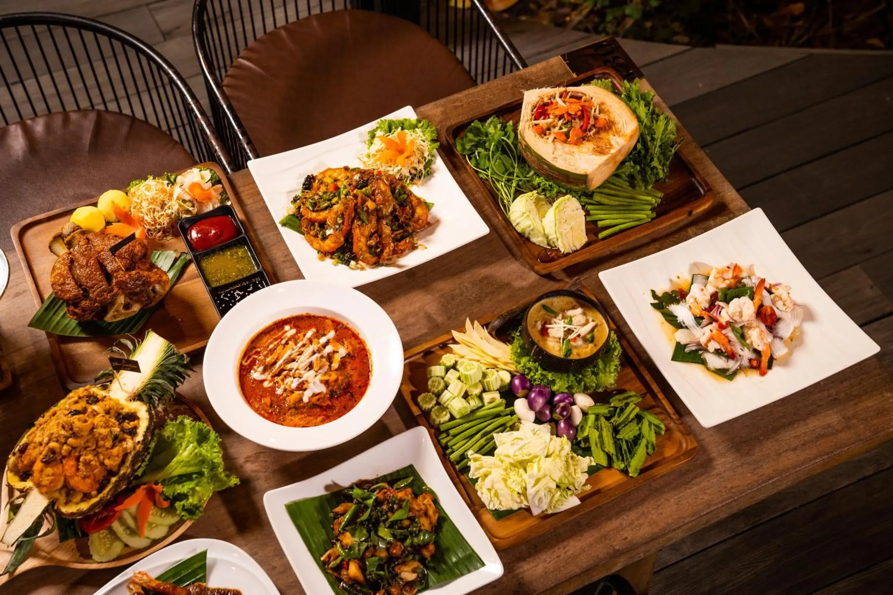 Food, Lunch and Dinner in Khum Damnoen Resort