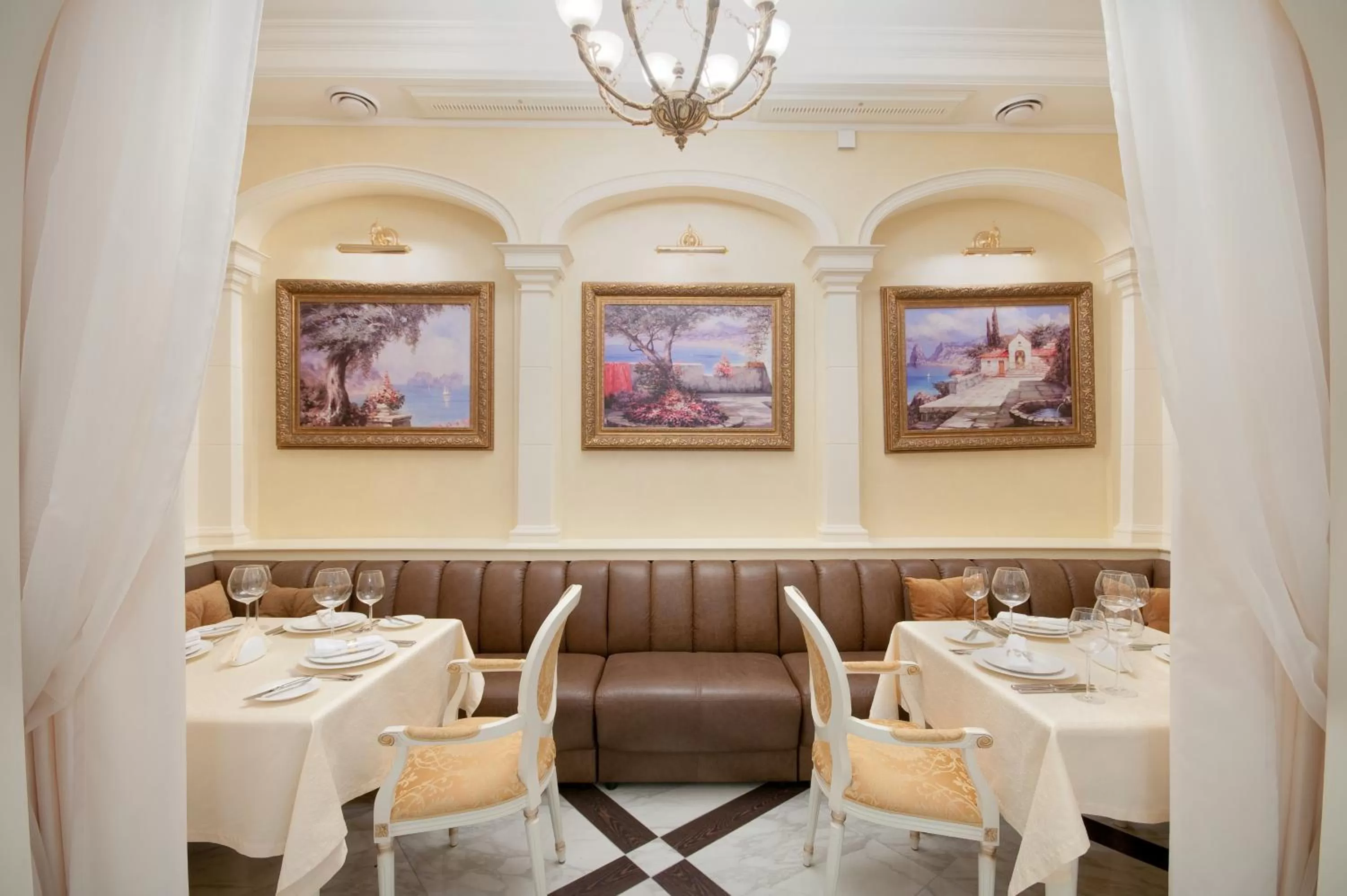 Restaurant/places to eat in Villa Le Premier - Maestro