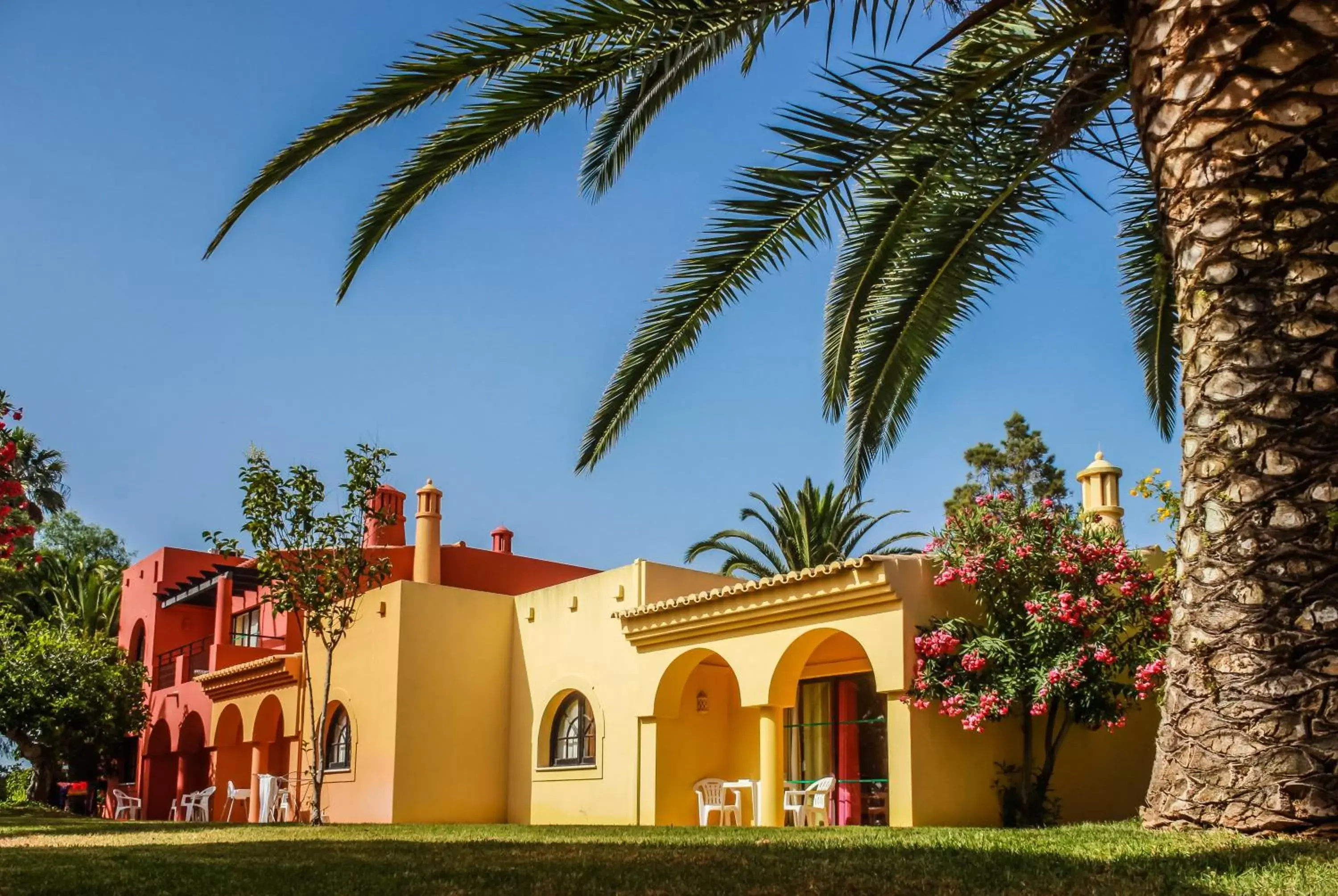 Facade/entrance, Property Building in Colina Village