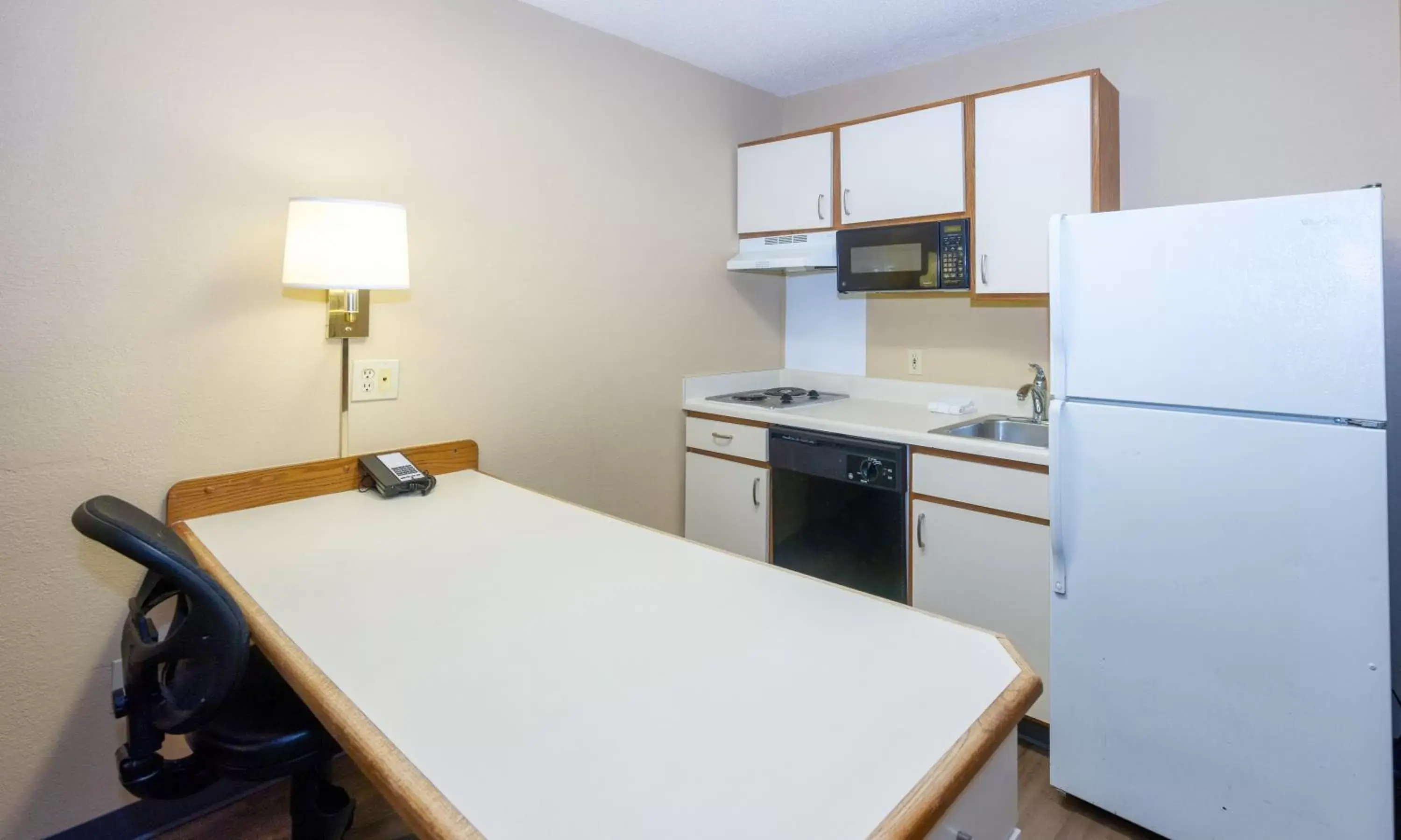 Kitchen or kitchenette, Kitchen/Kitchenette in Admiral Suites - Annapolis
