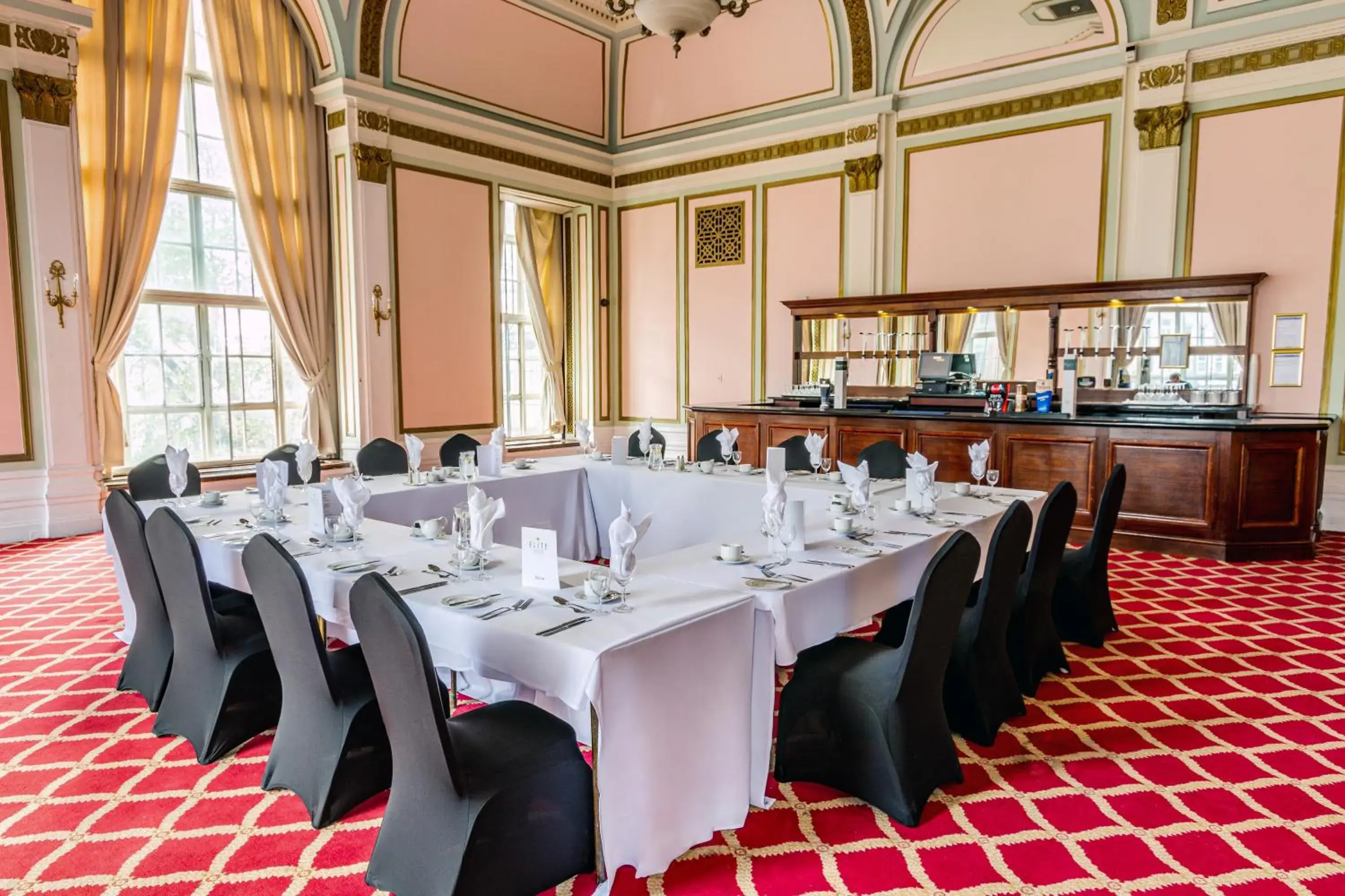 Business facilities, Restaurant/Places to Eat in Adelphi Hotel