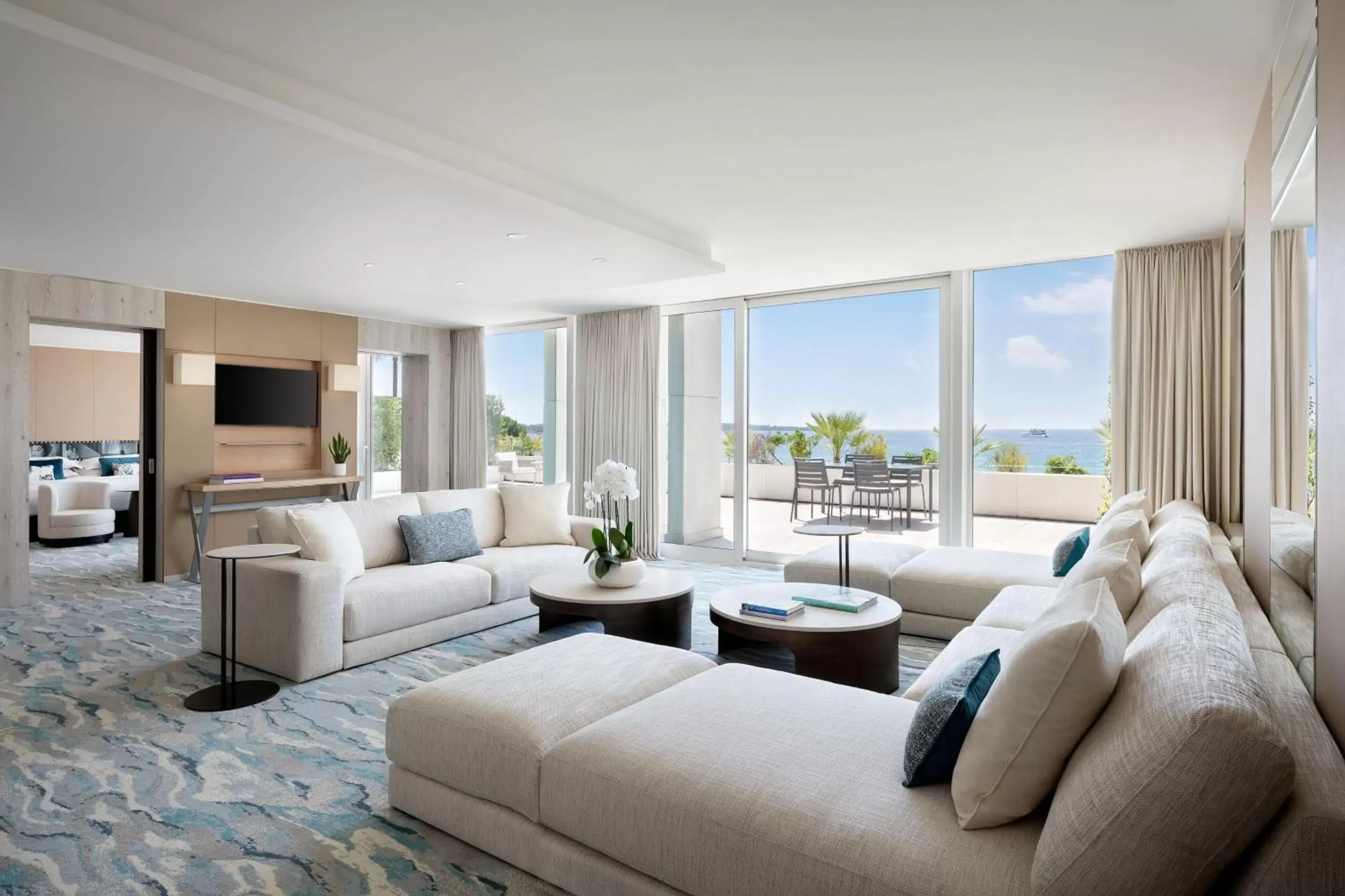 Photo of the whole room, Seating Area in JW Marriott Cannes