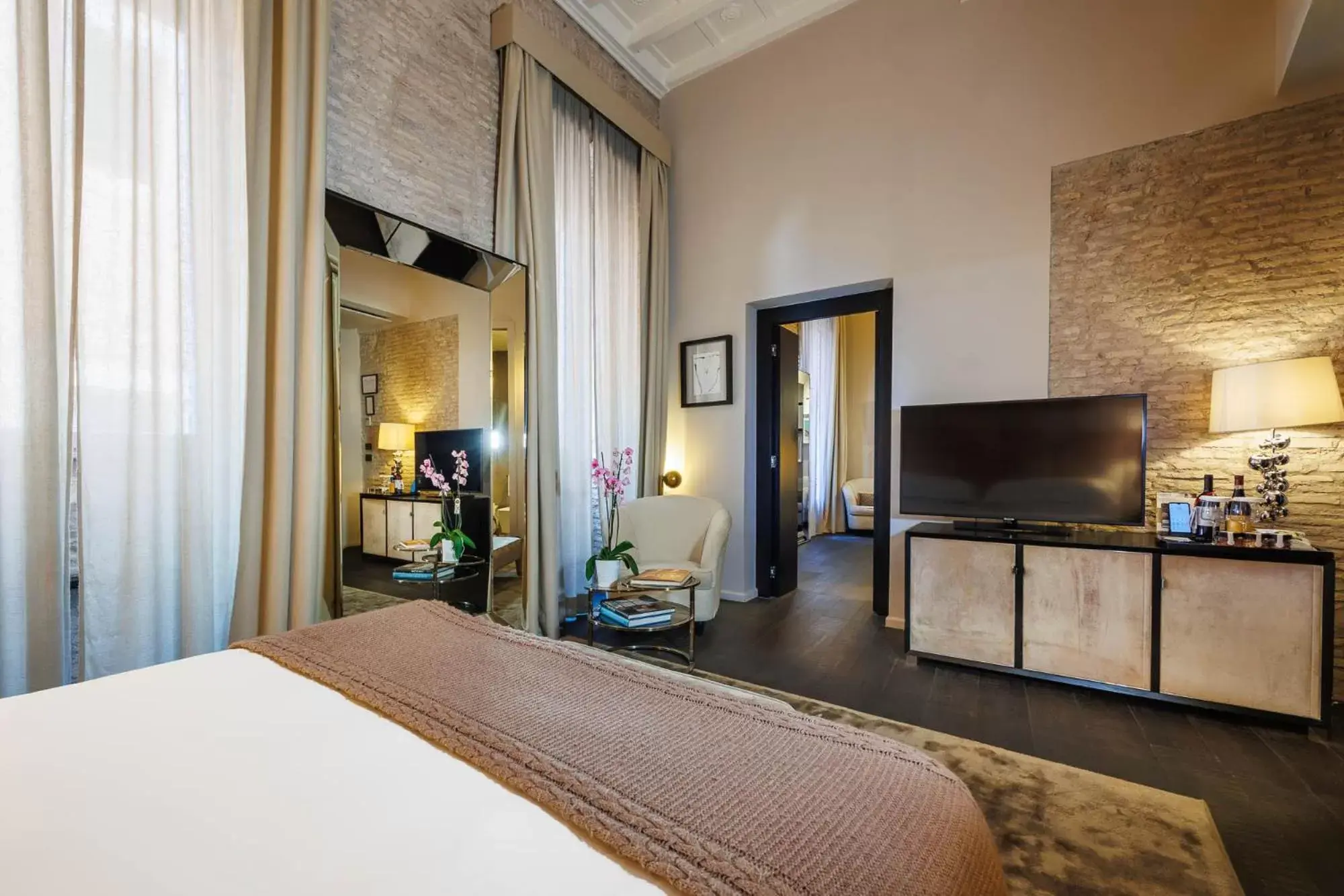 TV/Entertainment Center in DOM Hotel Roma - Preferred Hotels & Resorts