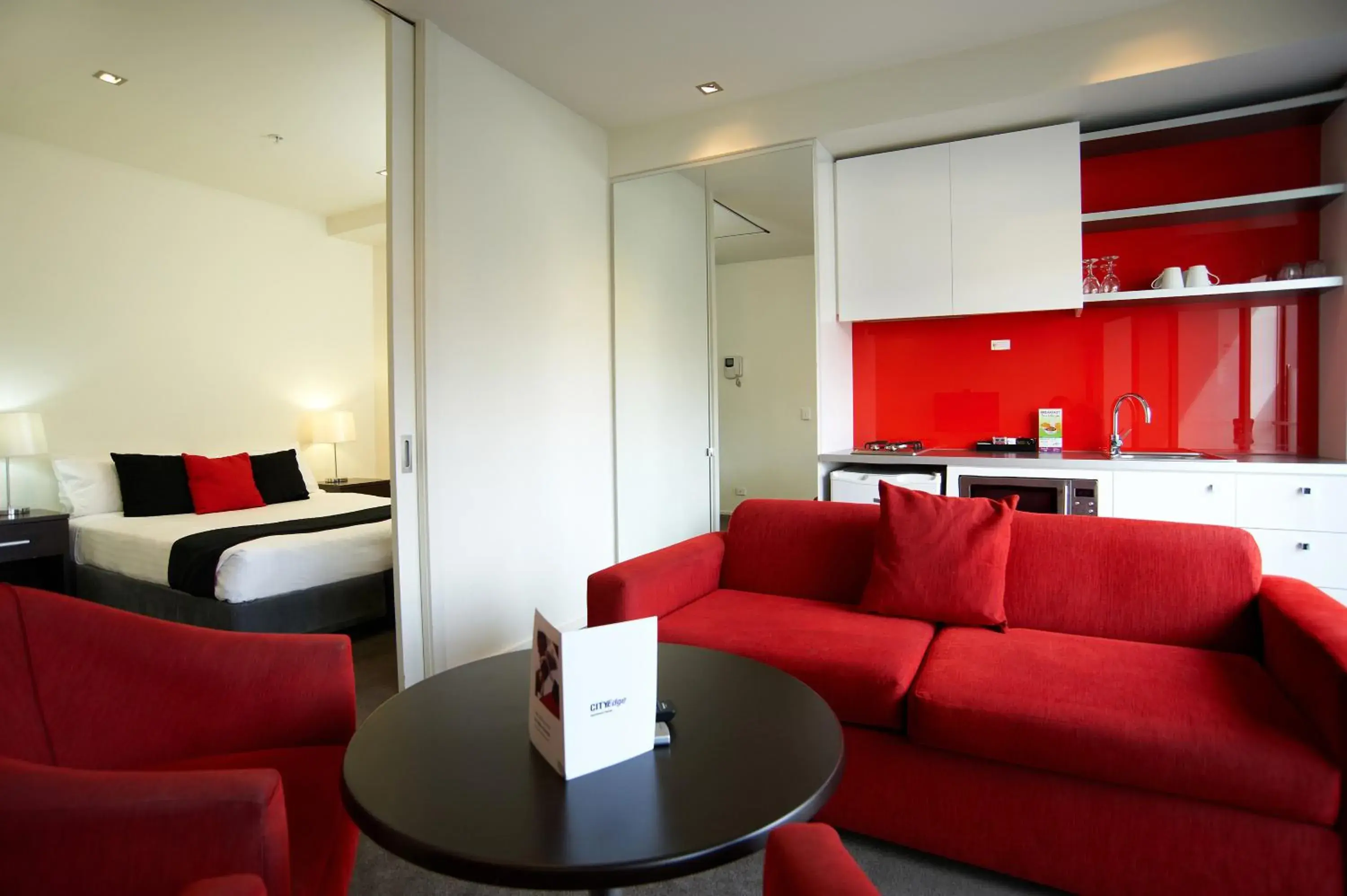 Kitchen or kitchenette, Seating Area in City Edge on Elizabeth Apartment Hotel