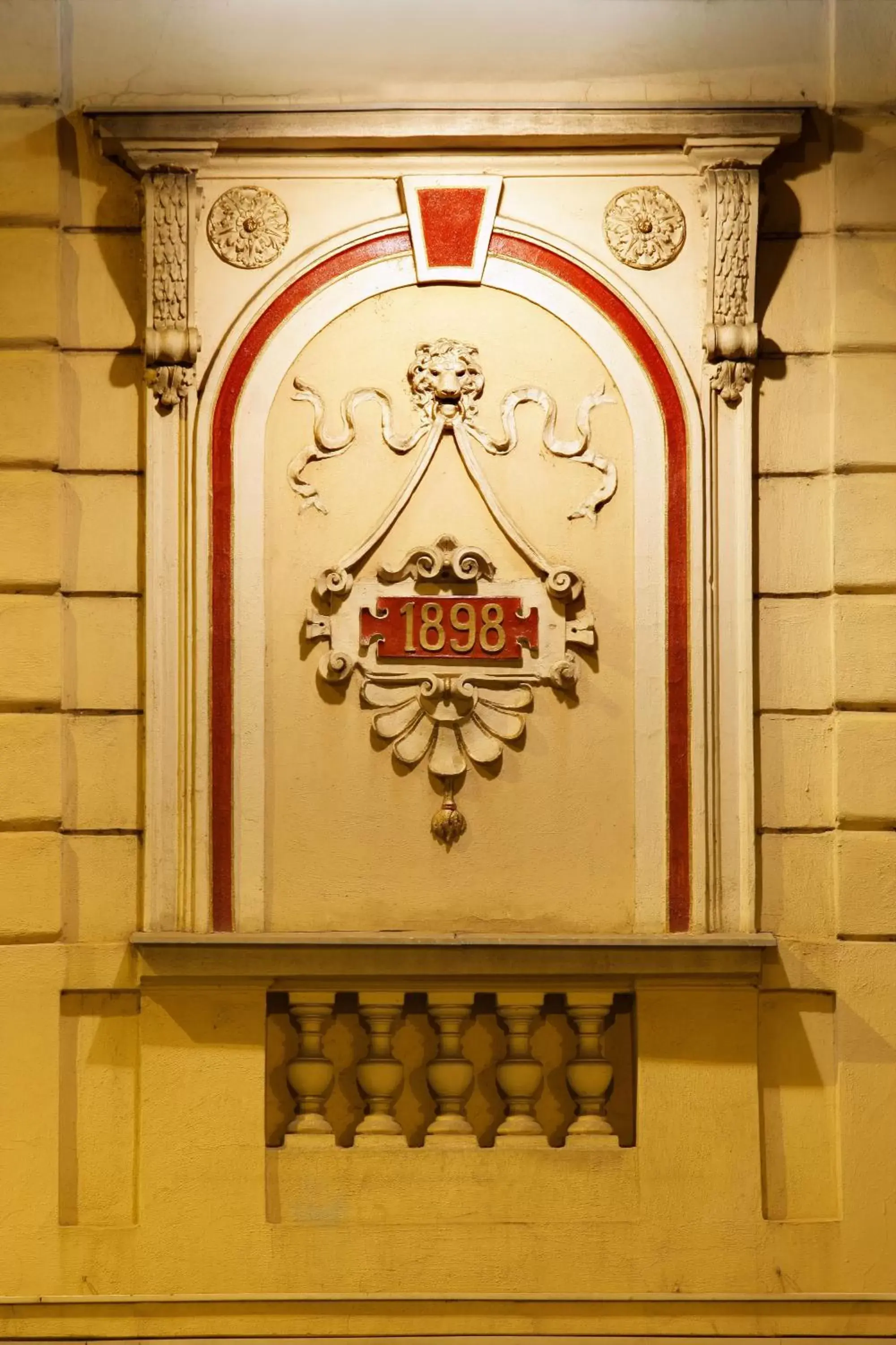 Decorative detail in Hotel Golden City Garni