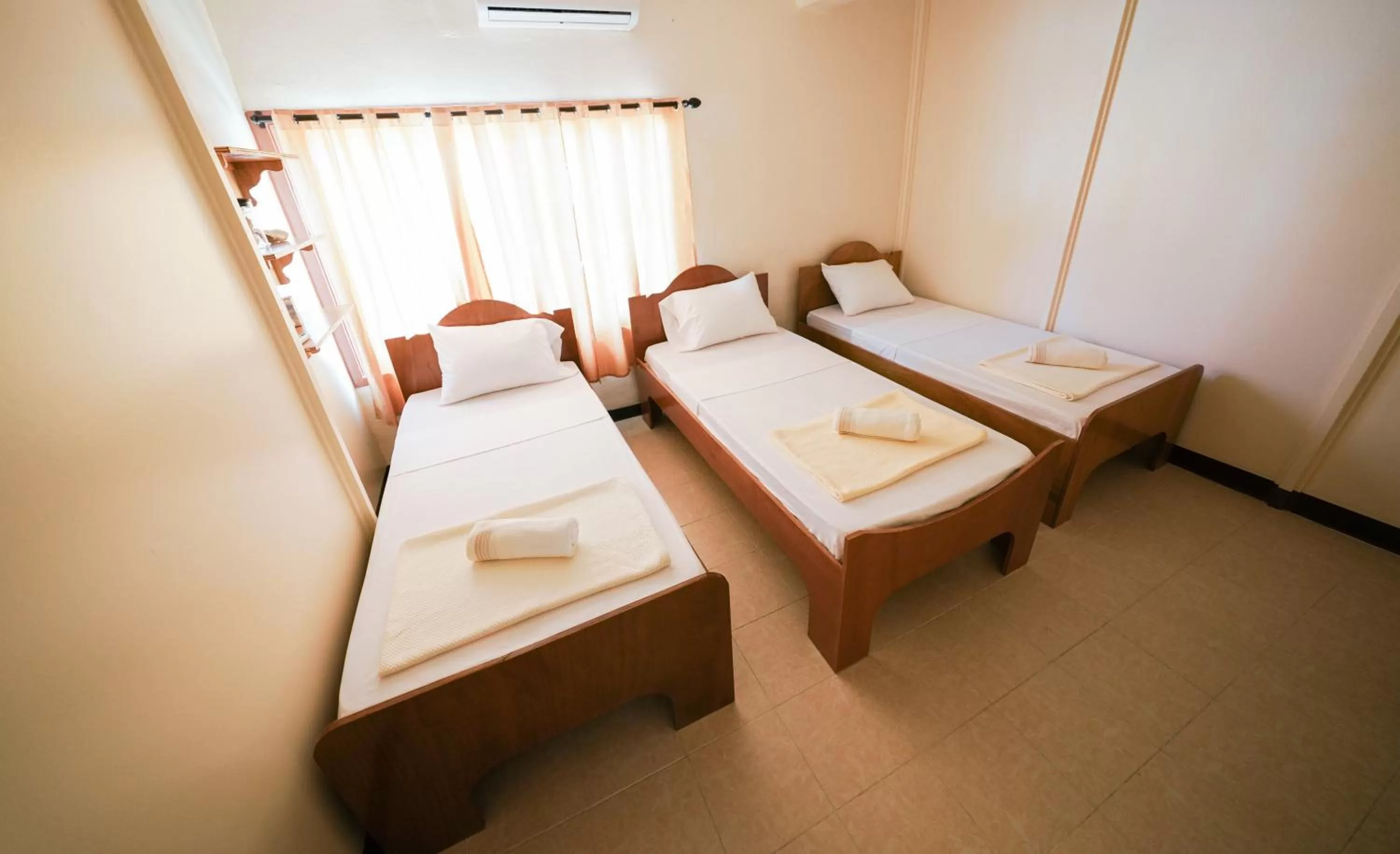 Bed in Yogi Dives B&B