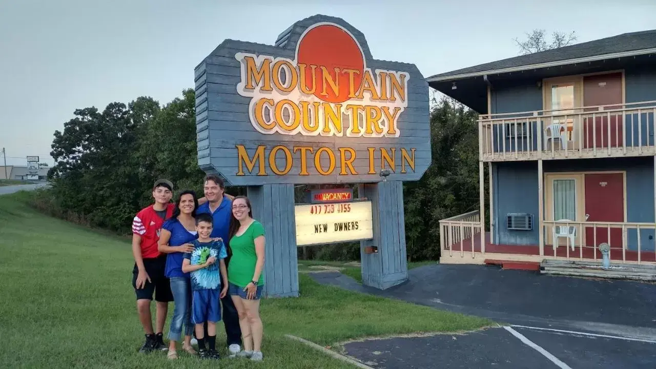 Facade/entrance in Mountain Country Motor Inn