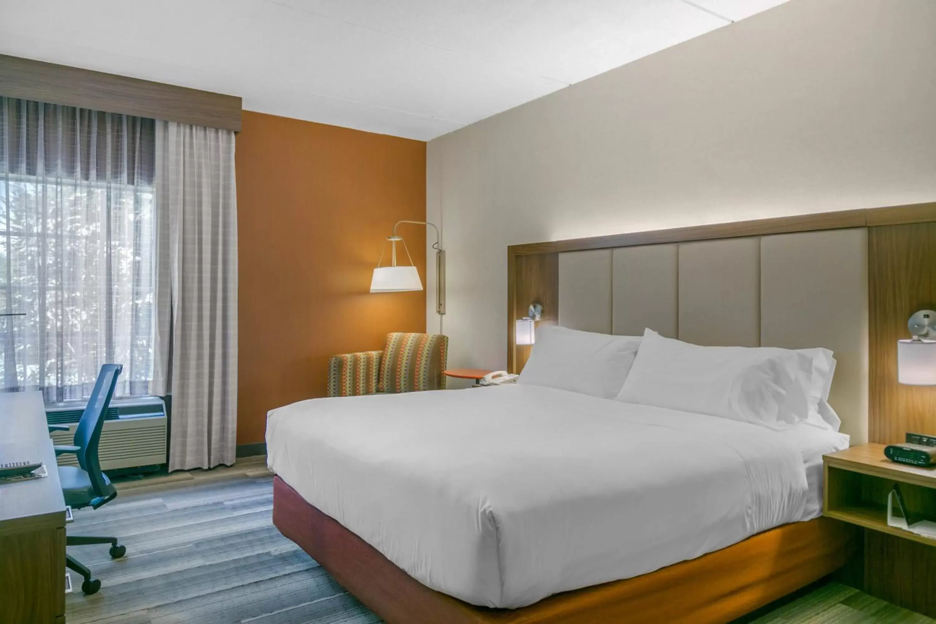 Bedroom, Bed in Holiday Inn Express Mount Arlington by IHG Bedroom, Bed in Holiday Inn Express Mount Arlington by IHG