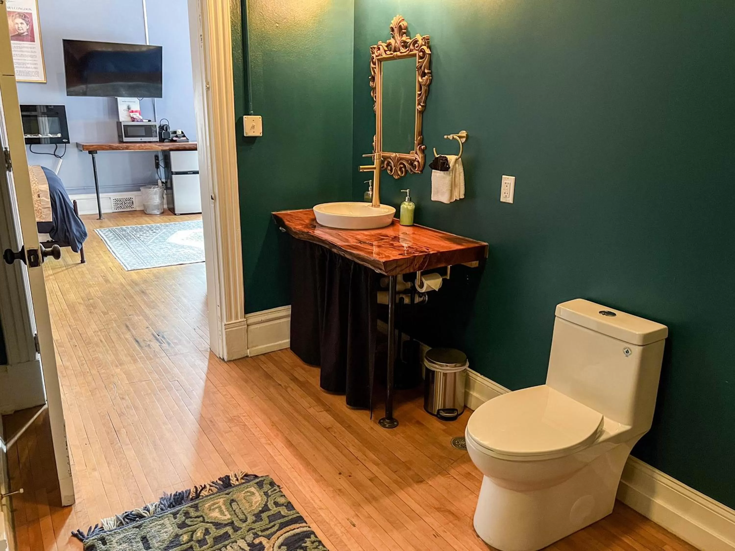 Toilet in The Oliver Inn