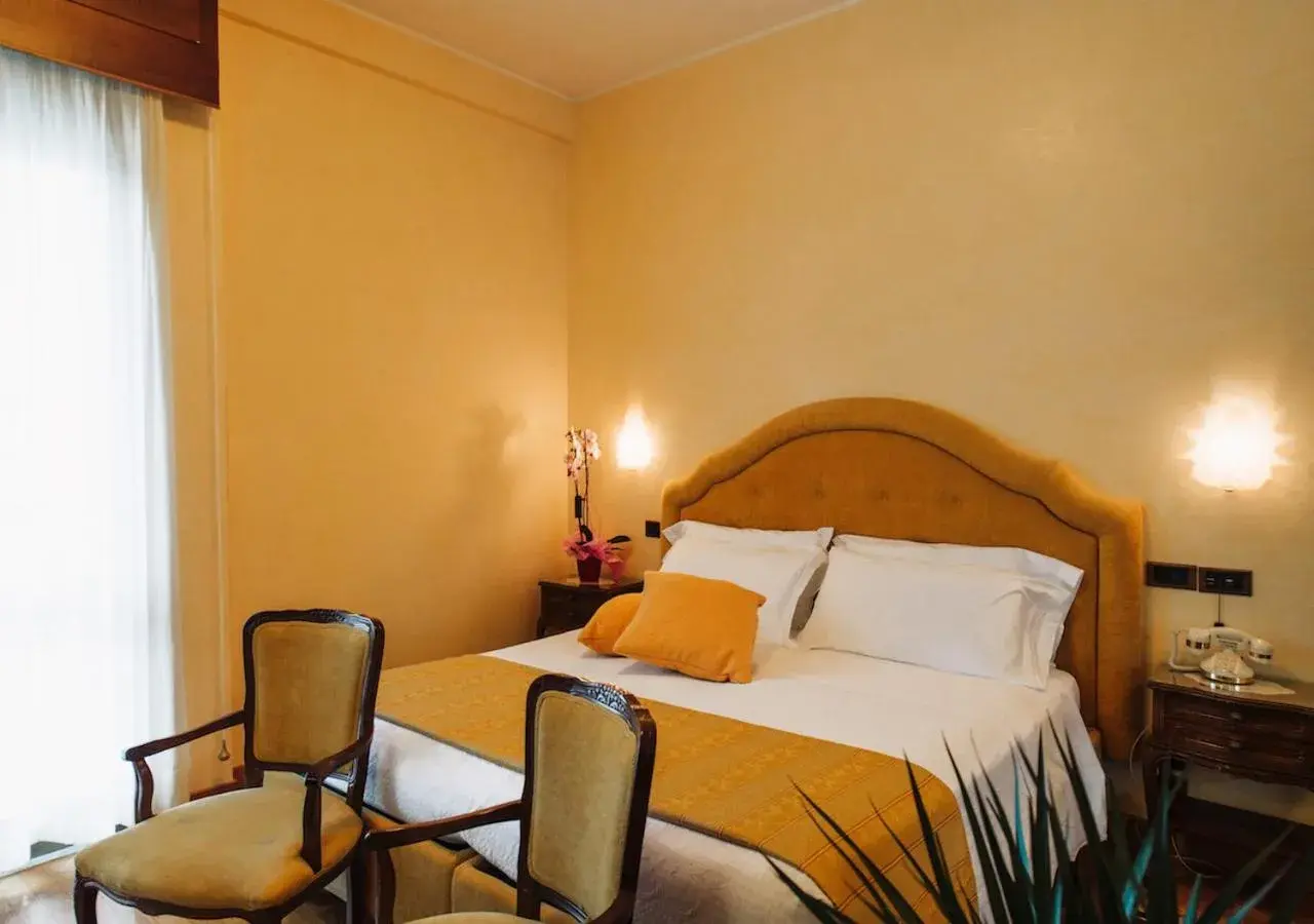 Bedroom, Bed in Grand Hotel Excelsior
