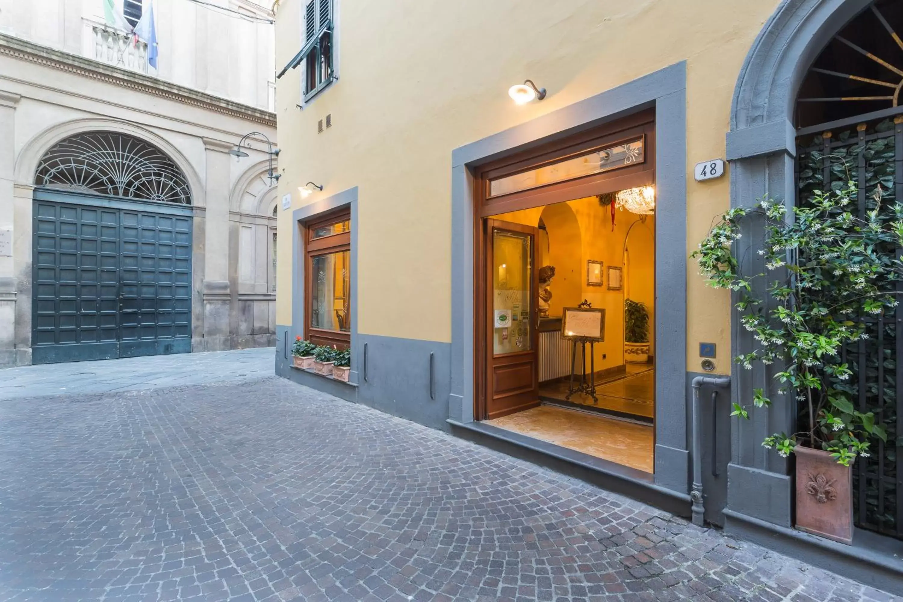 View (from property/room), Facade/Entrance in Hotel Palazzo Alexander