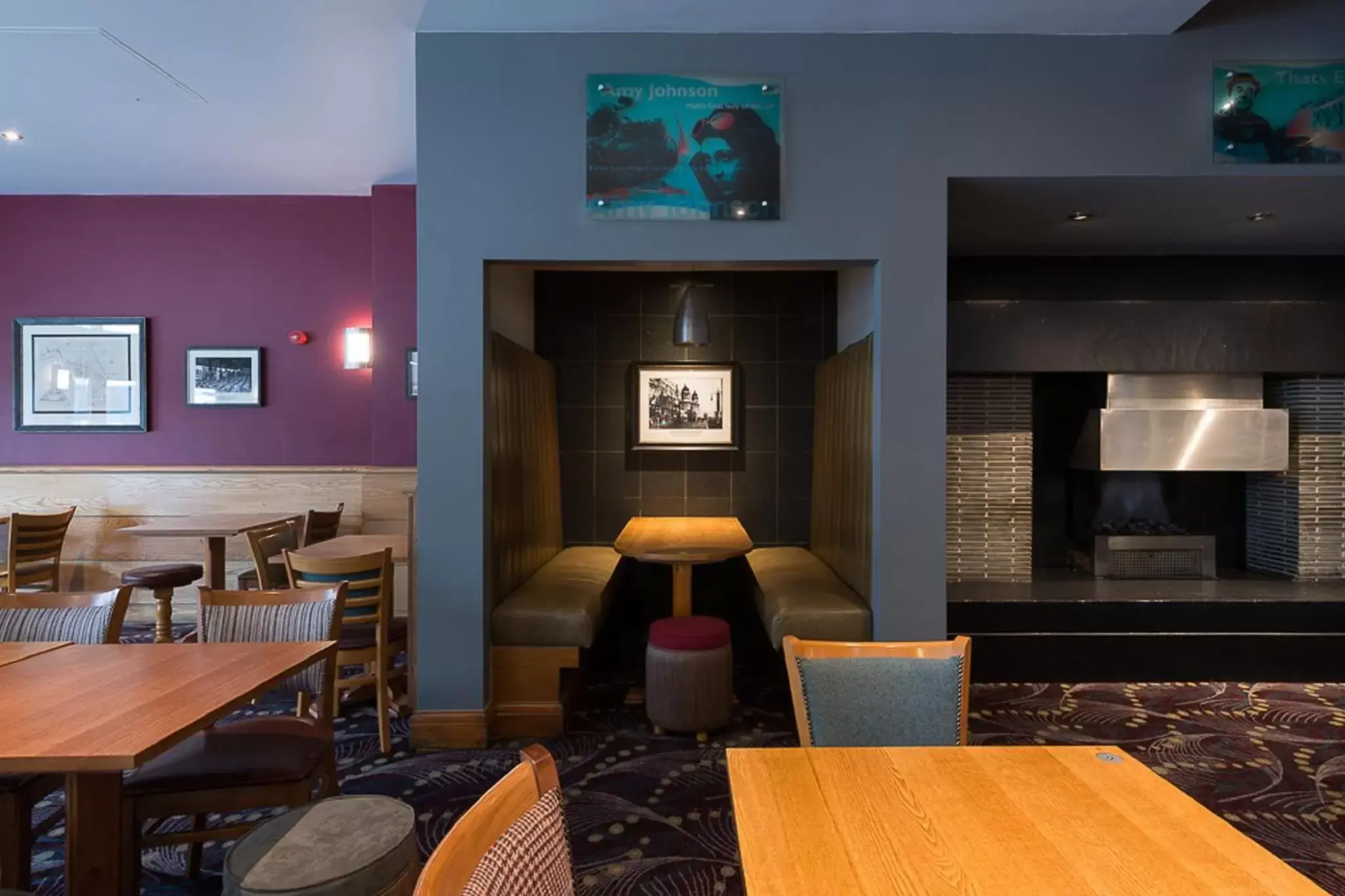 Restaurant/Places to Eat in Admiral of the Humber Wetherspoon