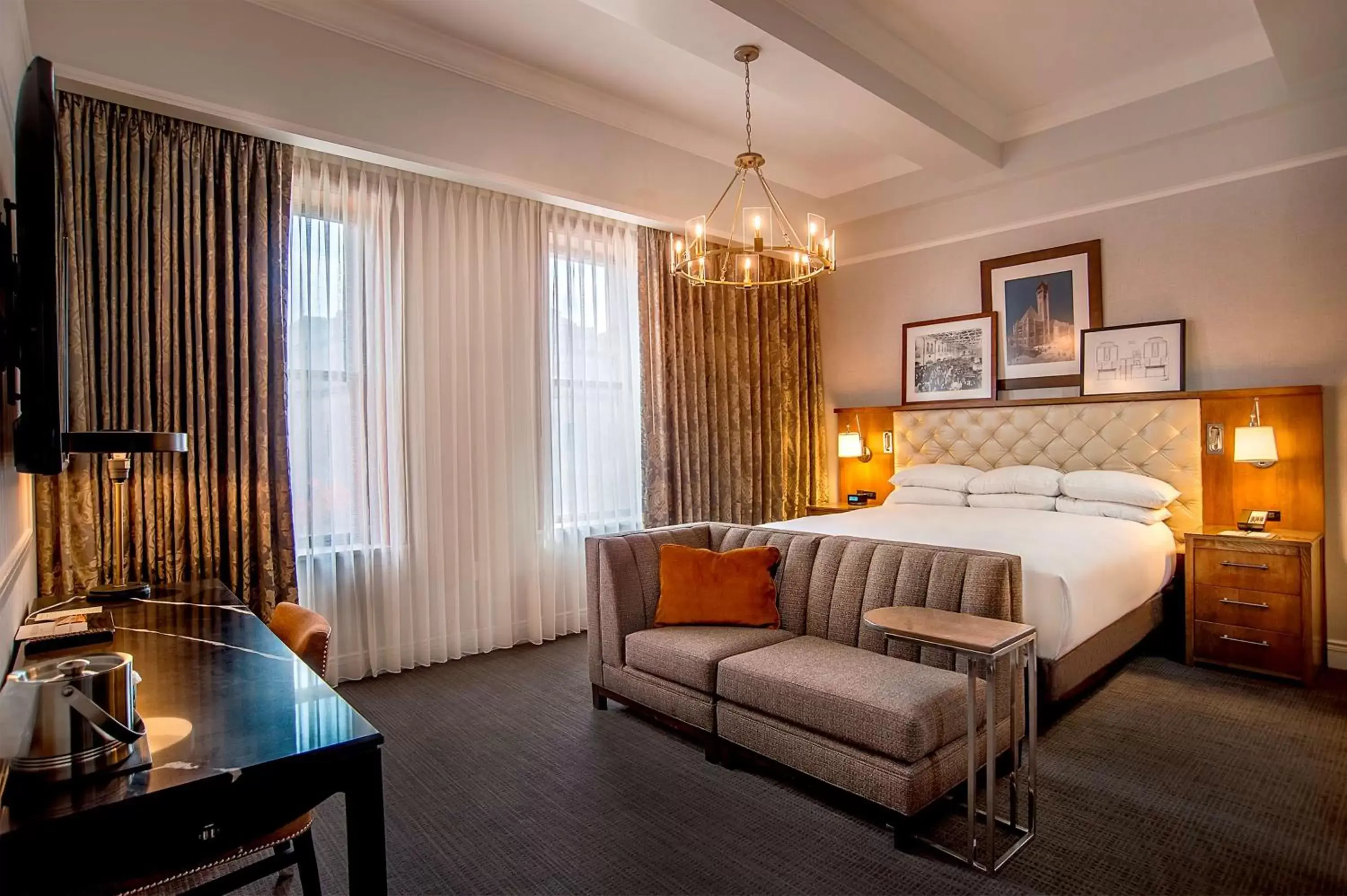 Bedroom, Seating Area in St. Louis Union Station Hotel, Curio Collection by Hilton