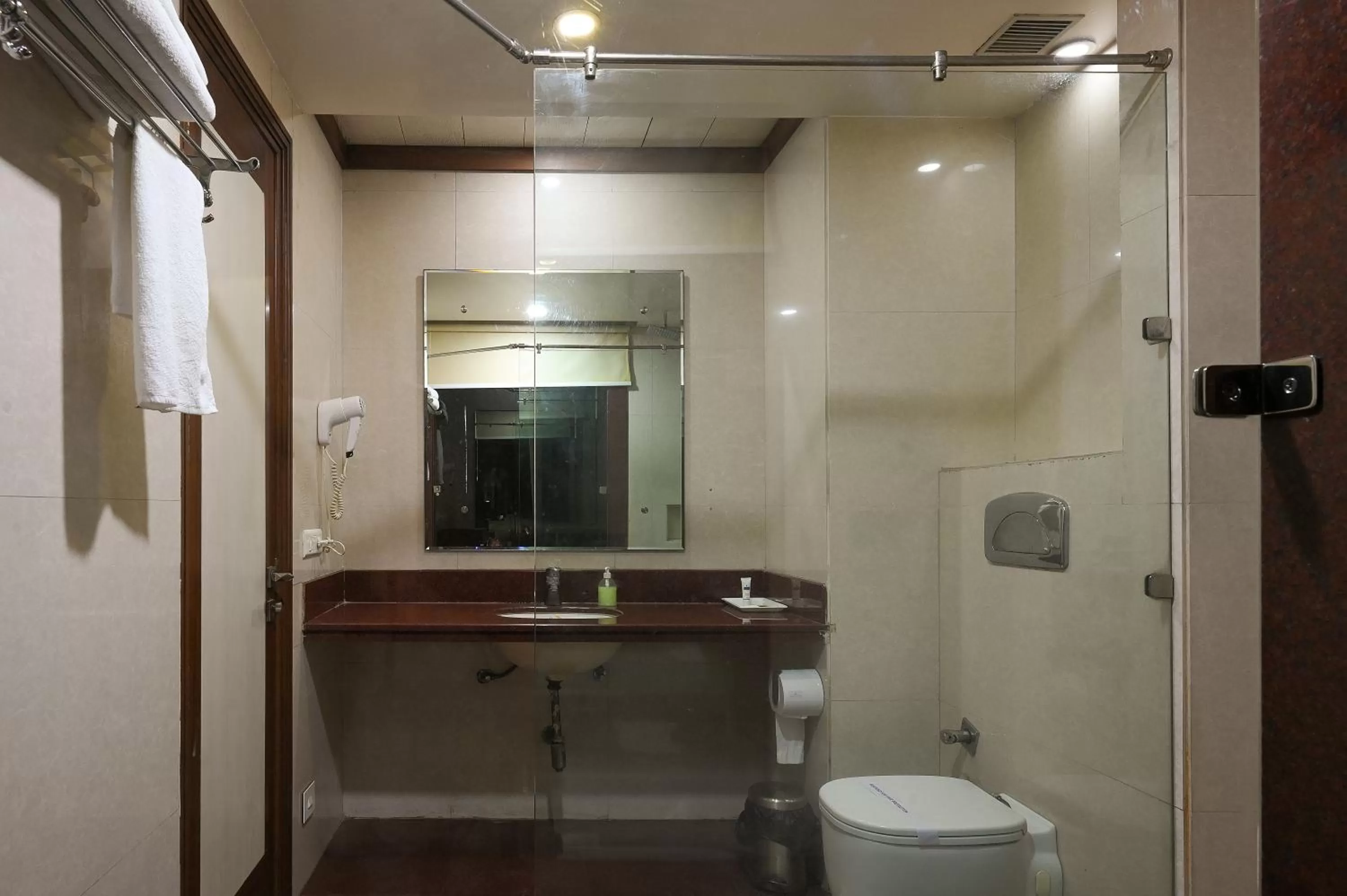 Bathroom in Hotel Leela Grande