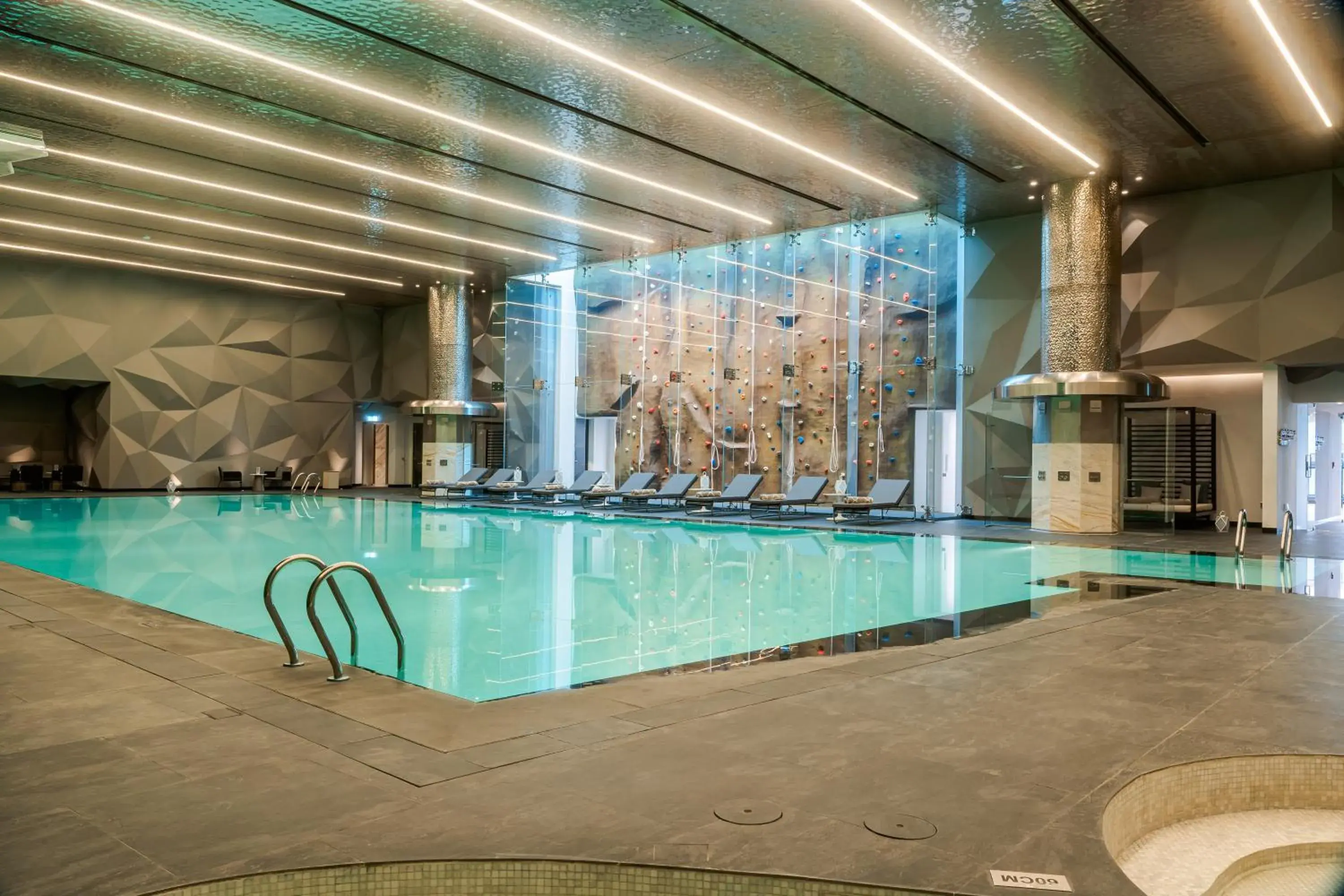 Swimming Pool in Fairmont Doha