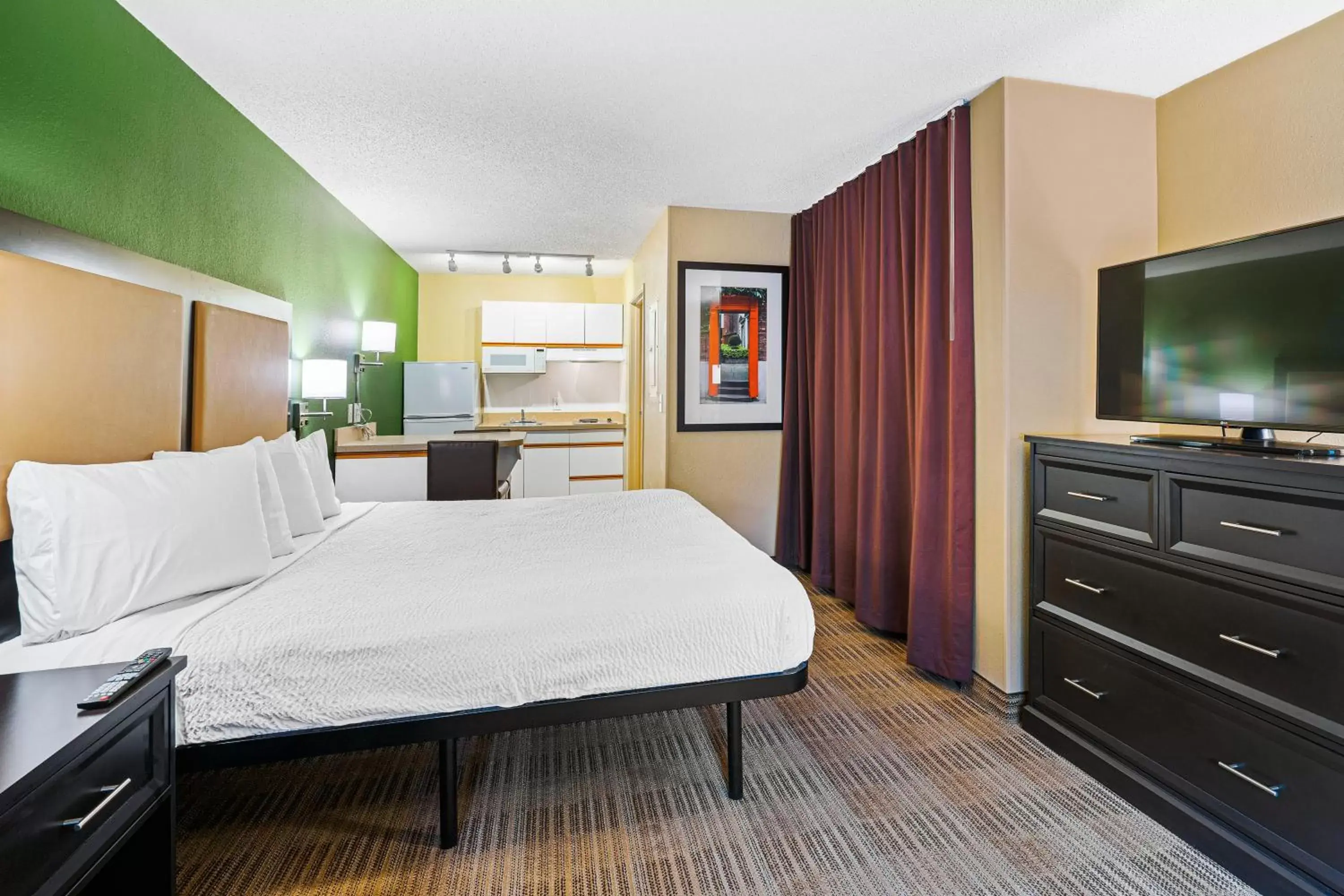 Bed in Extended Stay America Suites - Washington, DC - Falls Church - Merrifield