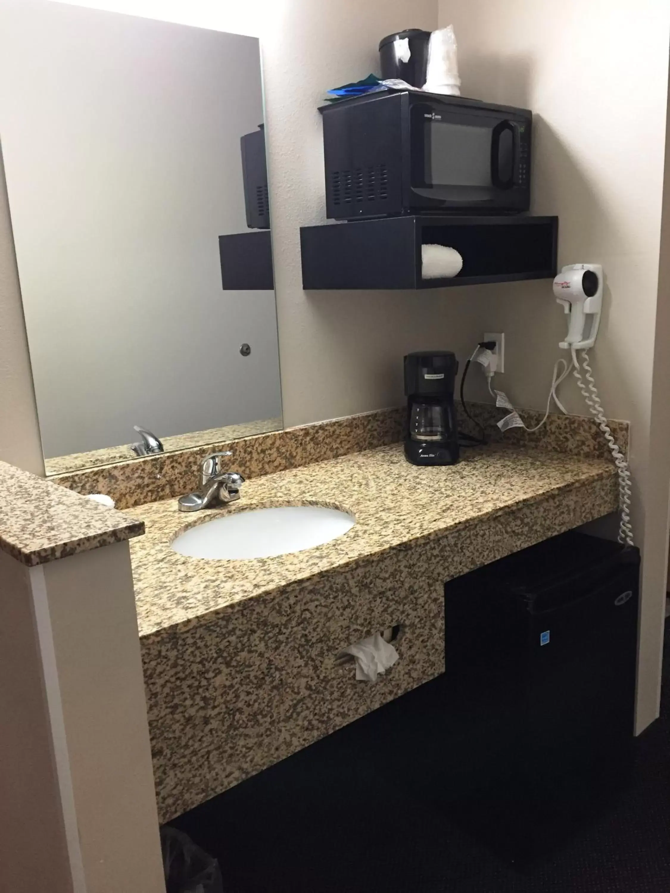 Coffee/tea facilities in Travelodge by Wyndham North Platte