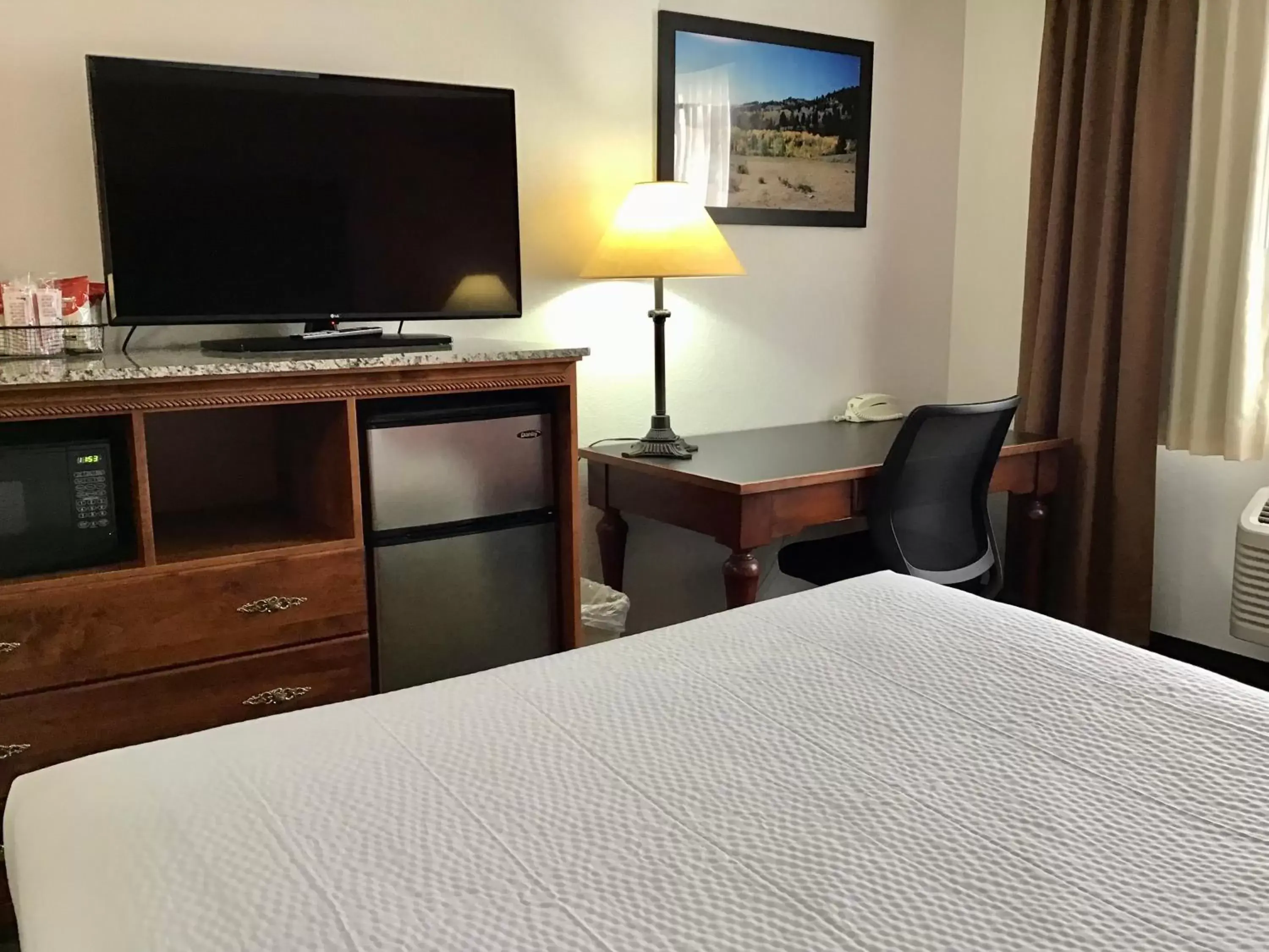 1 Queen Bed, Premier Room, Non-Smoking in Best Western Helena - Capitol Hotel 1 Queen Bed, Premier Room, Non-Smoking in Best Western Helena - Capitol Hotel