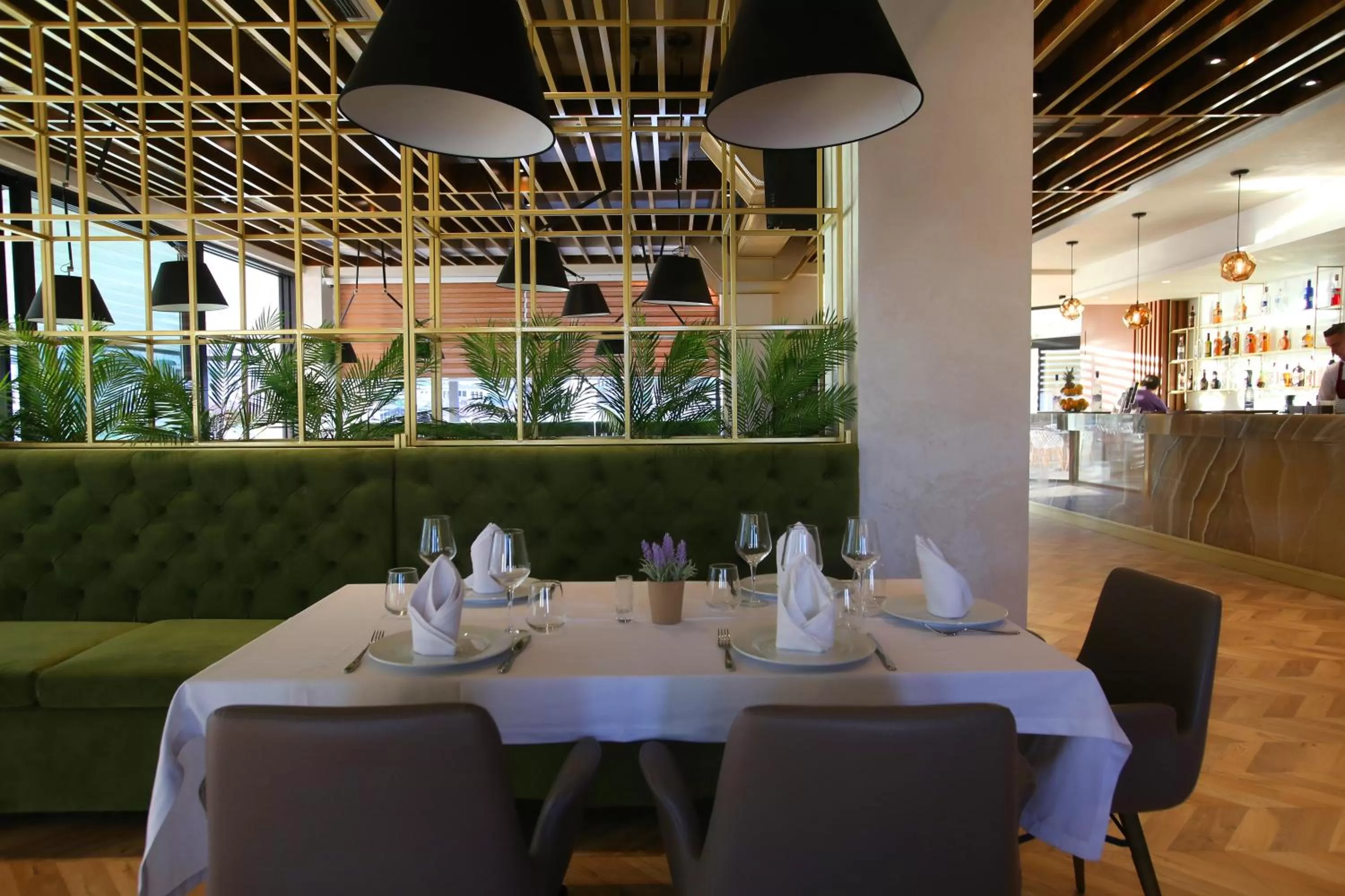 Restaurant/places to eat in Portik Hotel