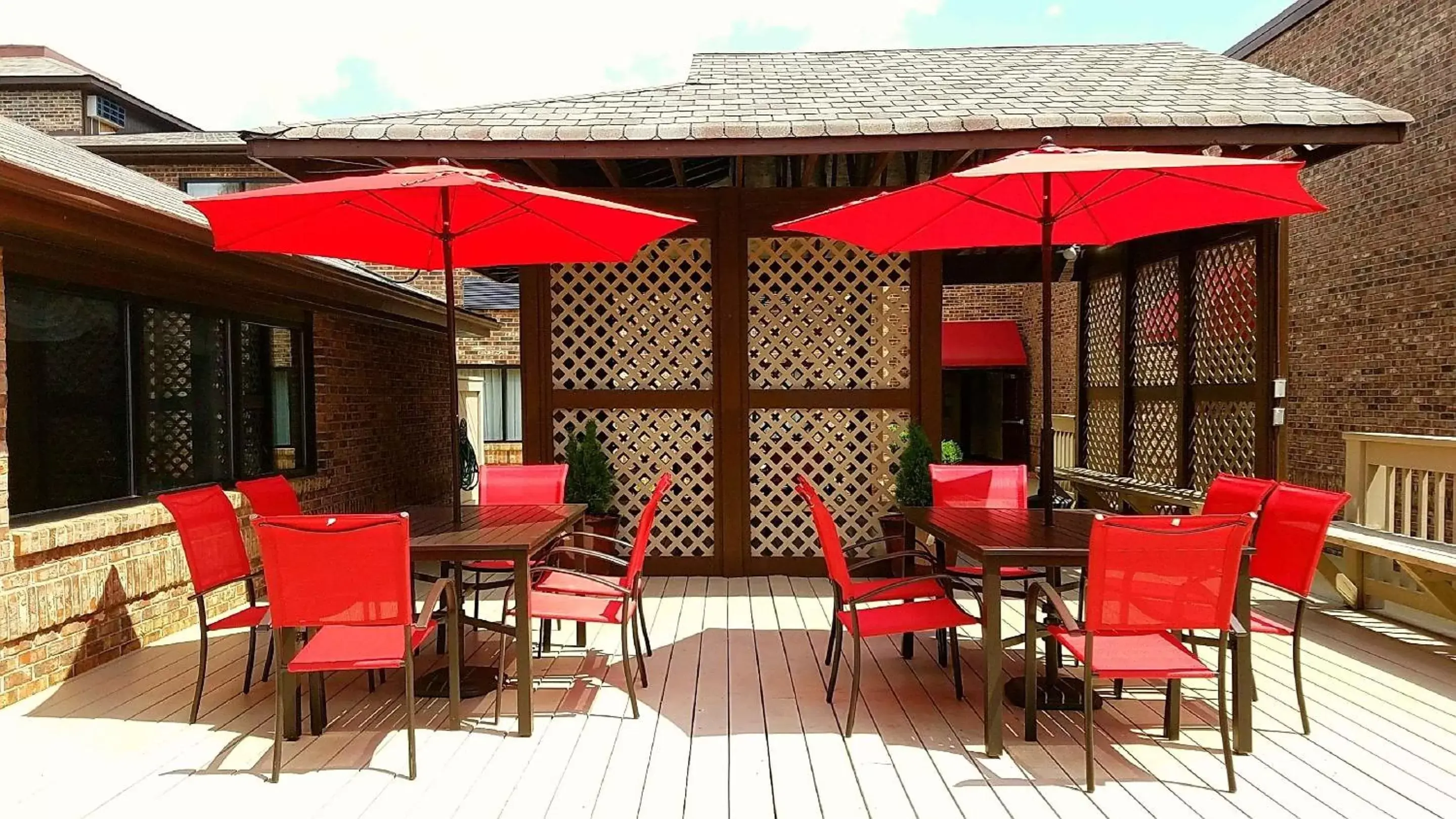 Property building, Patio/Outdoor Area in Best Western Auburn/Opelika Inn