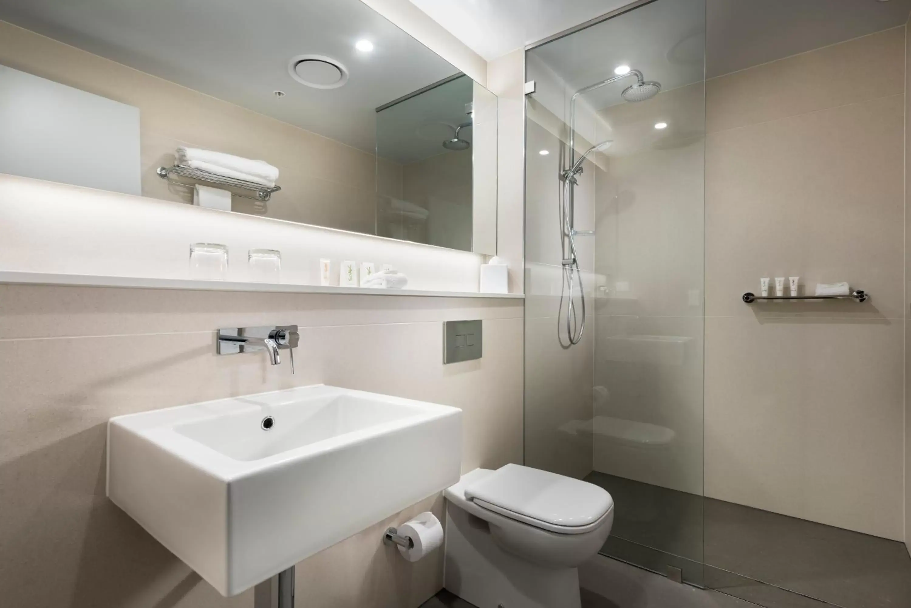 Bathroom in Holiday Inn West Perth, an IHG Hotel