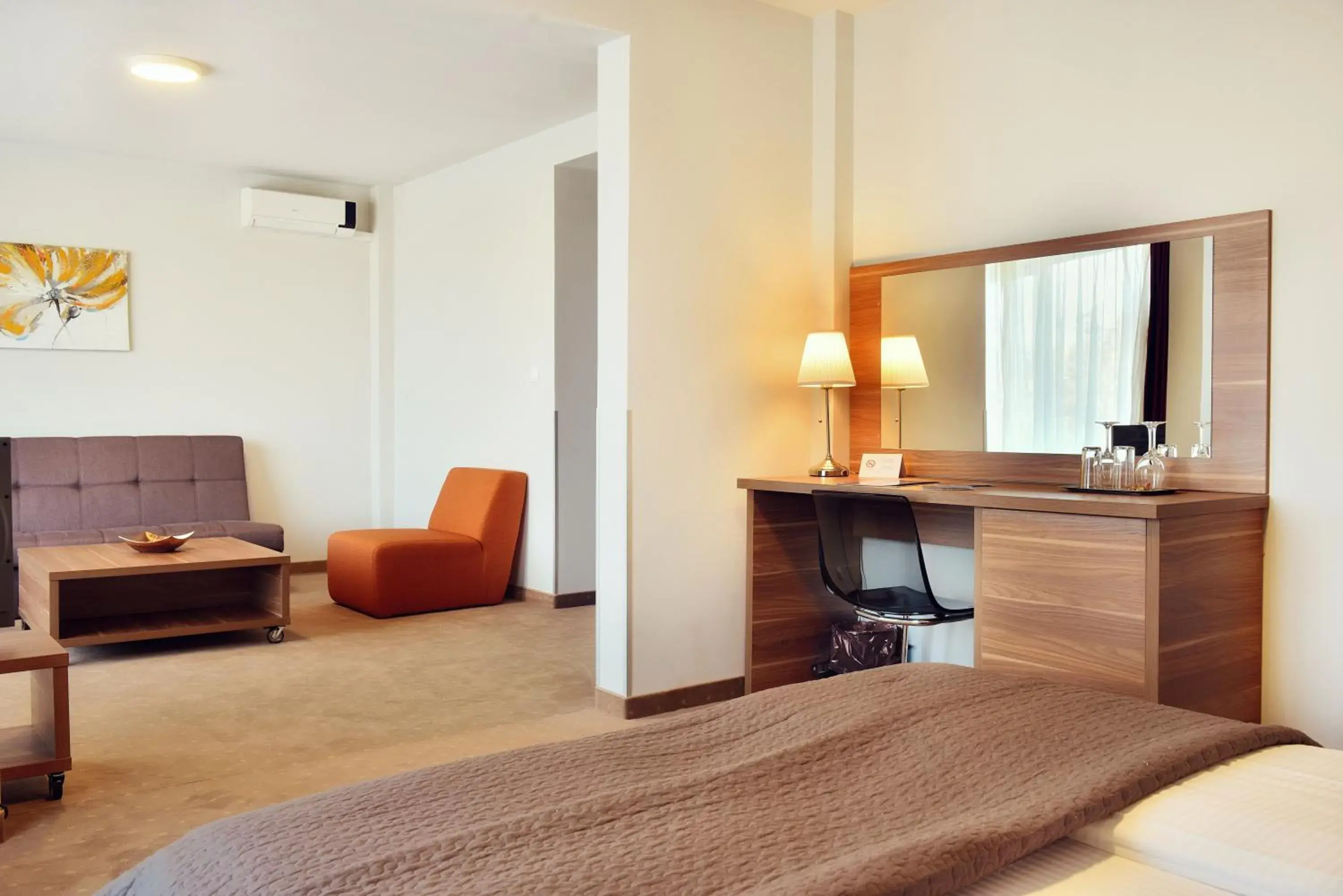 Seating area, Bathroom in Hotel President